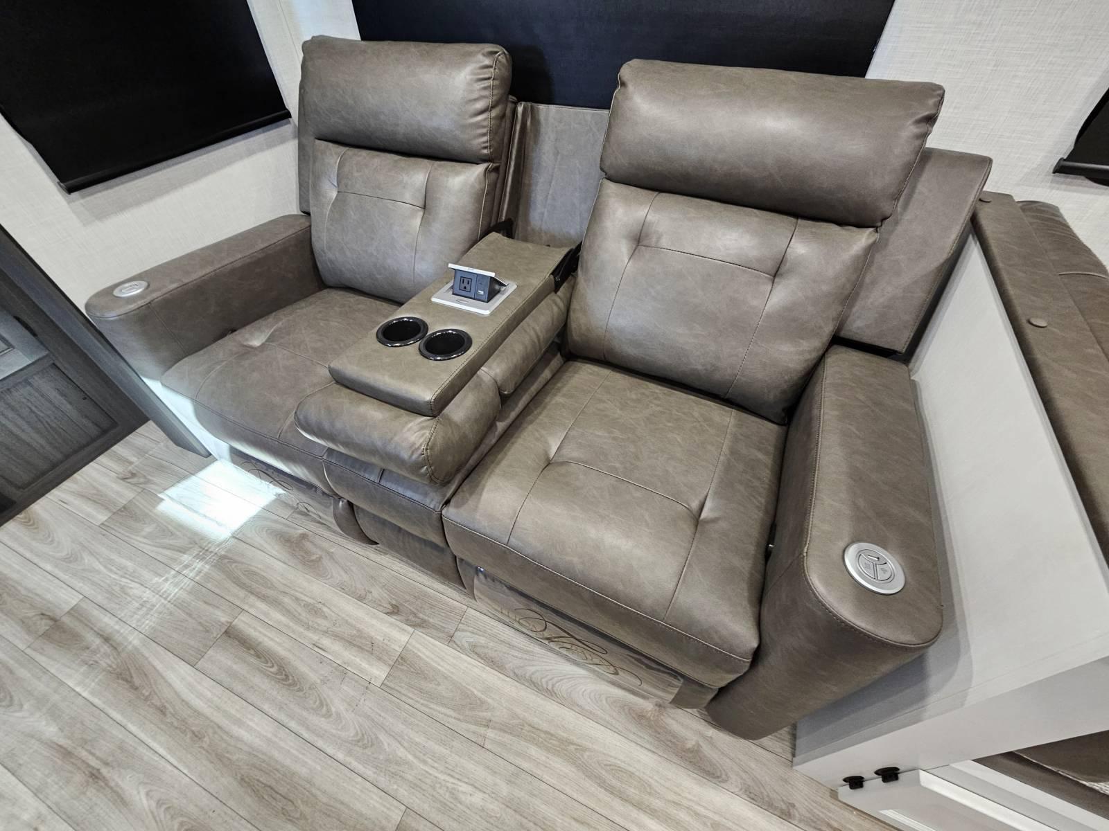 2026 Venture RV 2026 Venture RV SportTrek - thumbnail 6