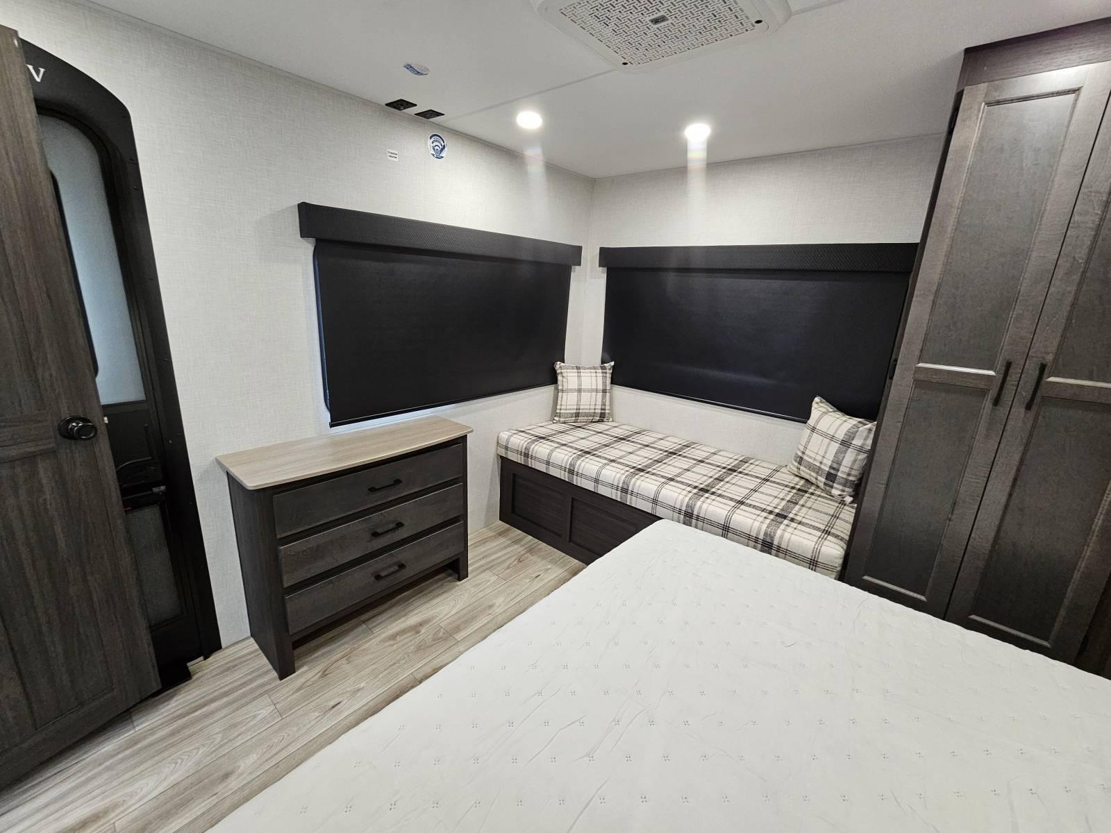 2026 Venture RV 2026 Venture RV SportTrek - thumbnail 16