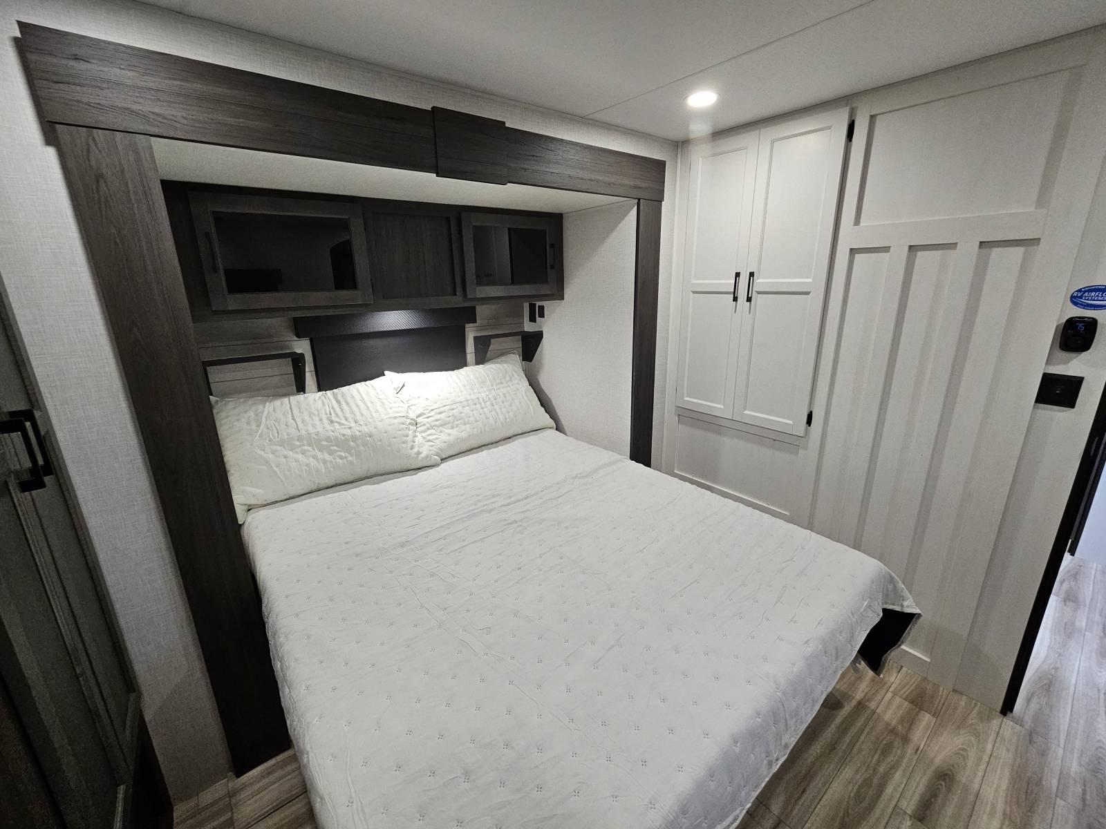 2026 Venture RV 2026 Venture RV SportTrek - thumbnail 17