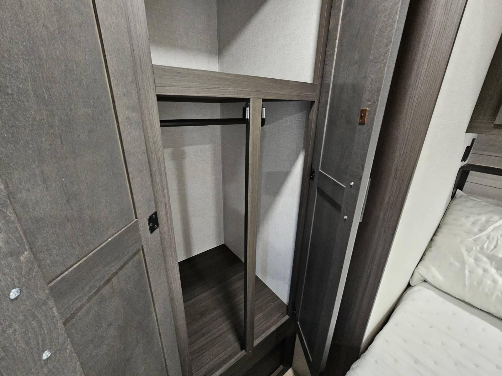 2026 Venture RV 2026 Venture RV SportTrek - thumbnail 18