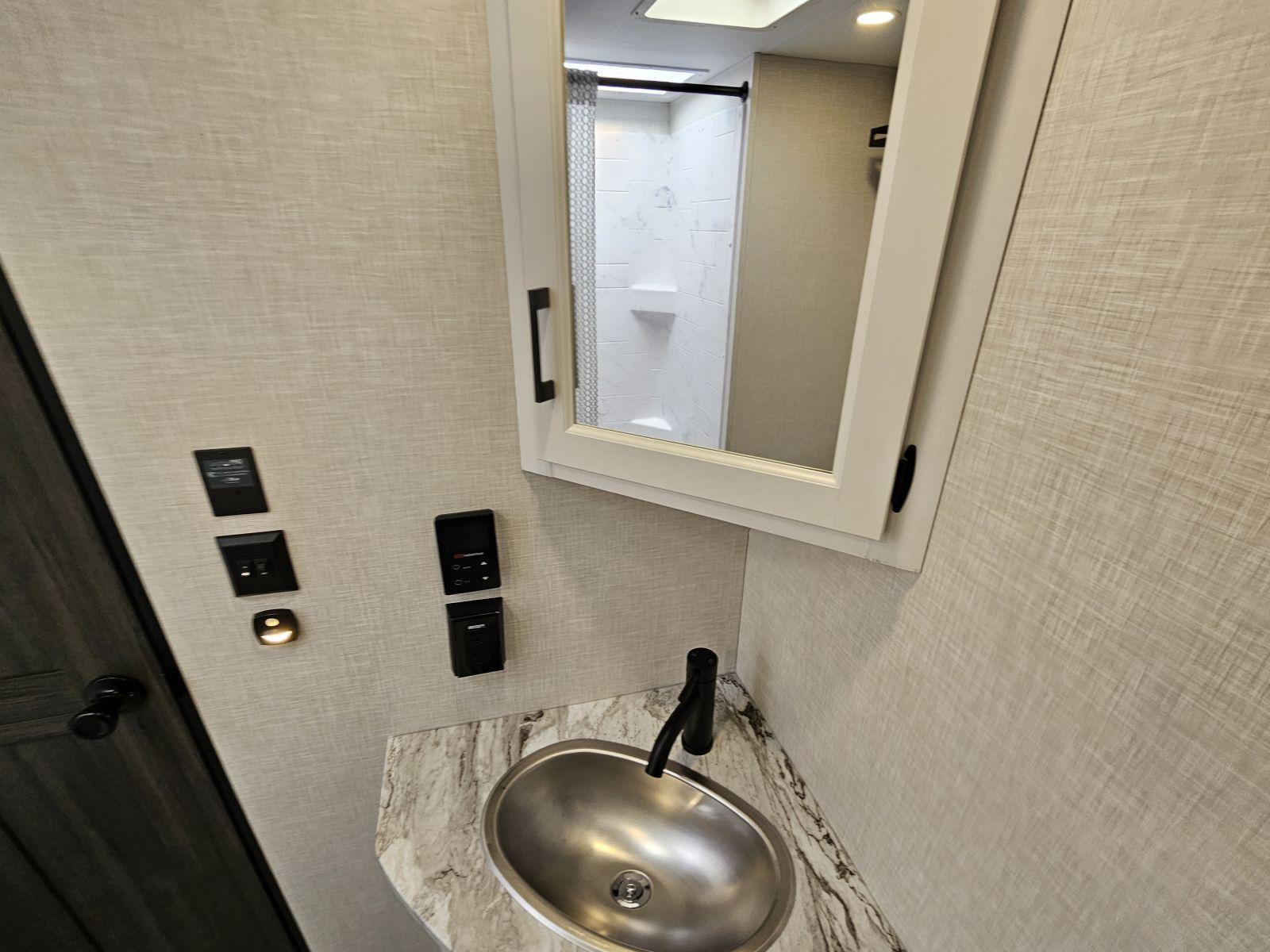 2026 Venture RV 2026 Venture RV SportTrek - thumbnail 22