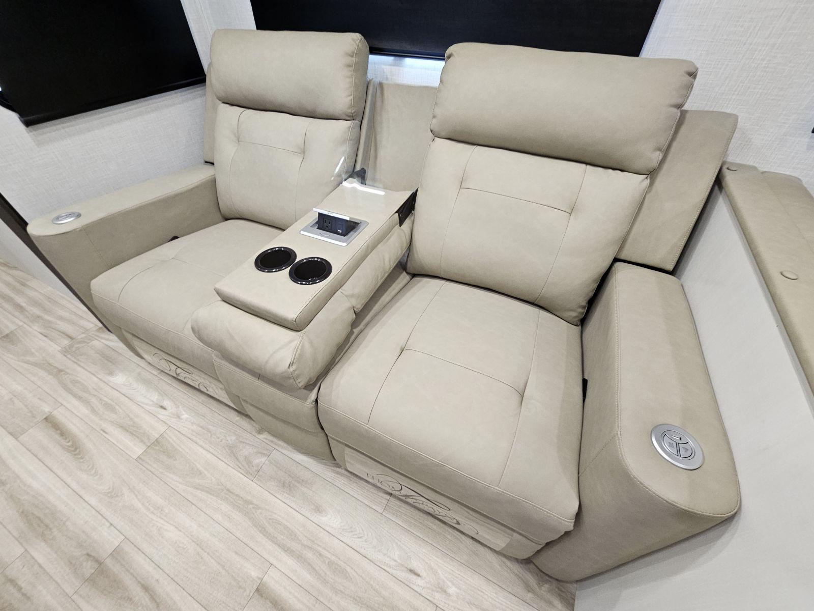 2026 Venture RV 2026 Venture RV SportTrek - thumbnail 6