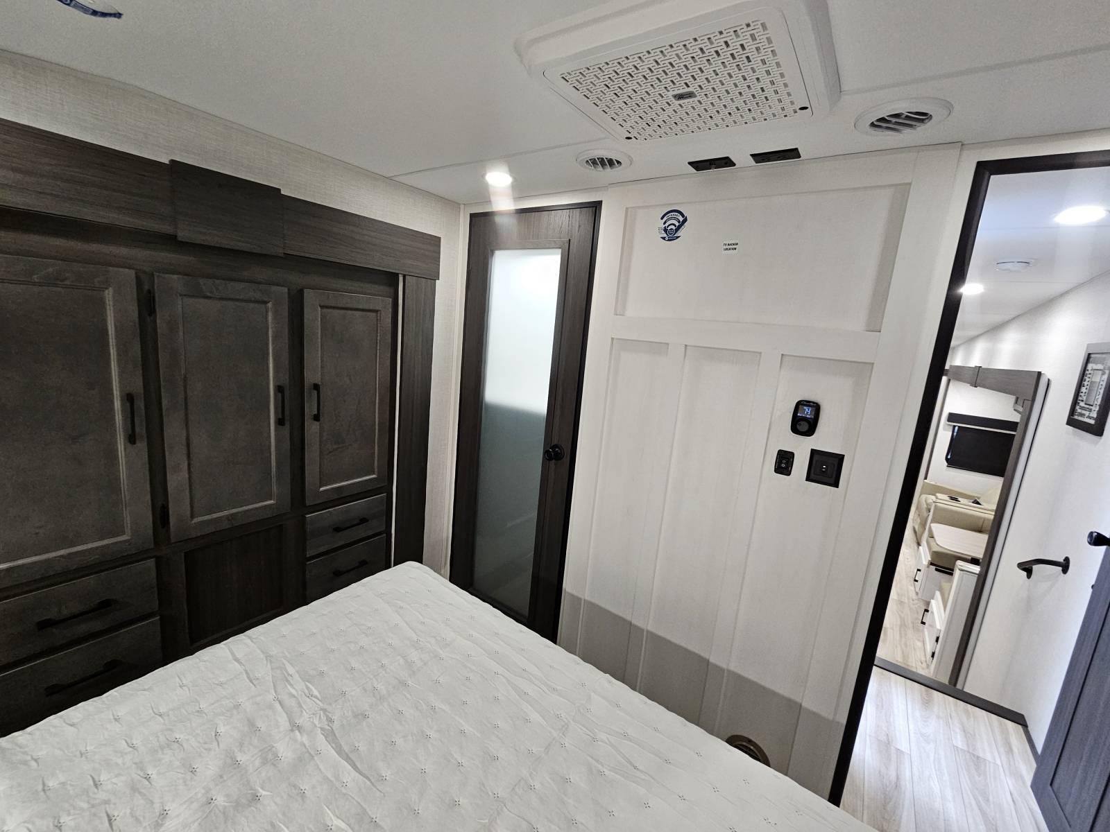 2026 Venture RV 2026 Venture RV SportTrek - thumbnail 16