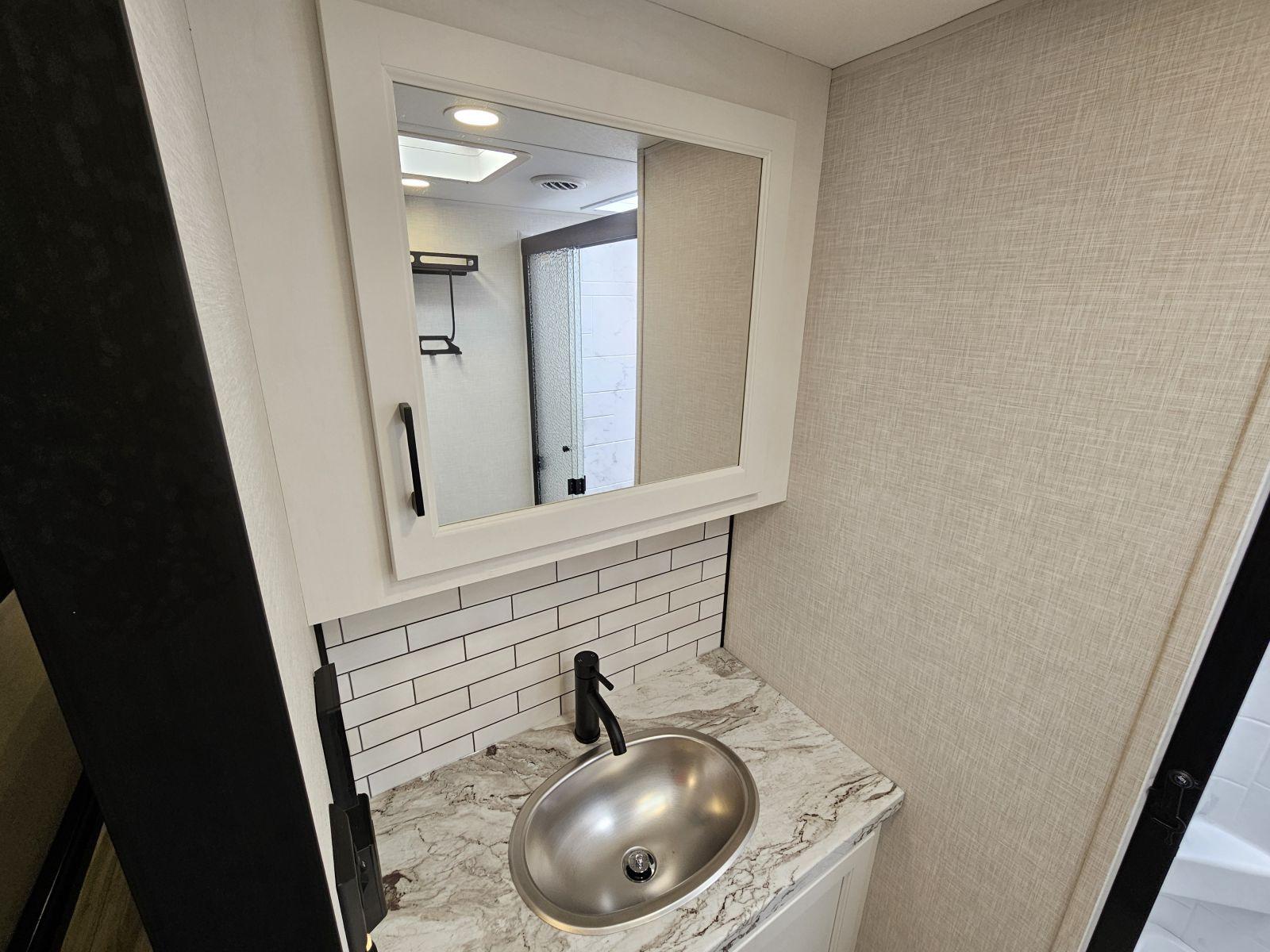 2026 Venture RV 2026 Venture RV SportTrek - thumbnail 24