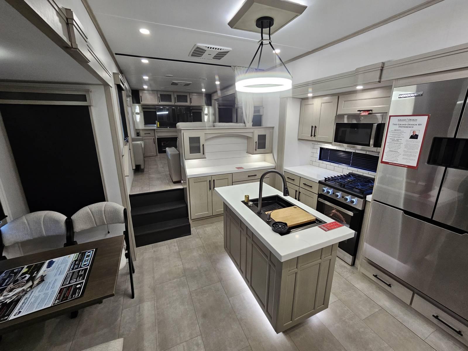 2026 Grand Design 2026 Grand Design Solitude - thumbnail 4