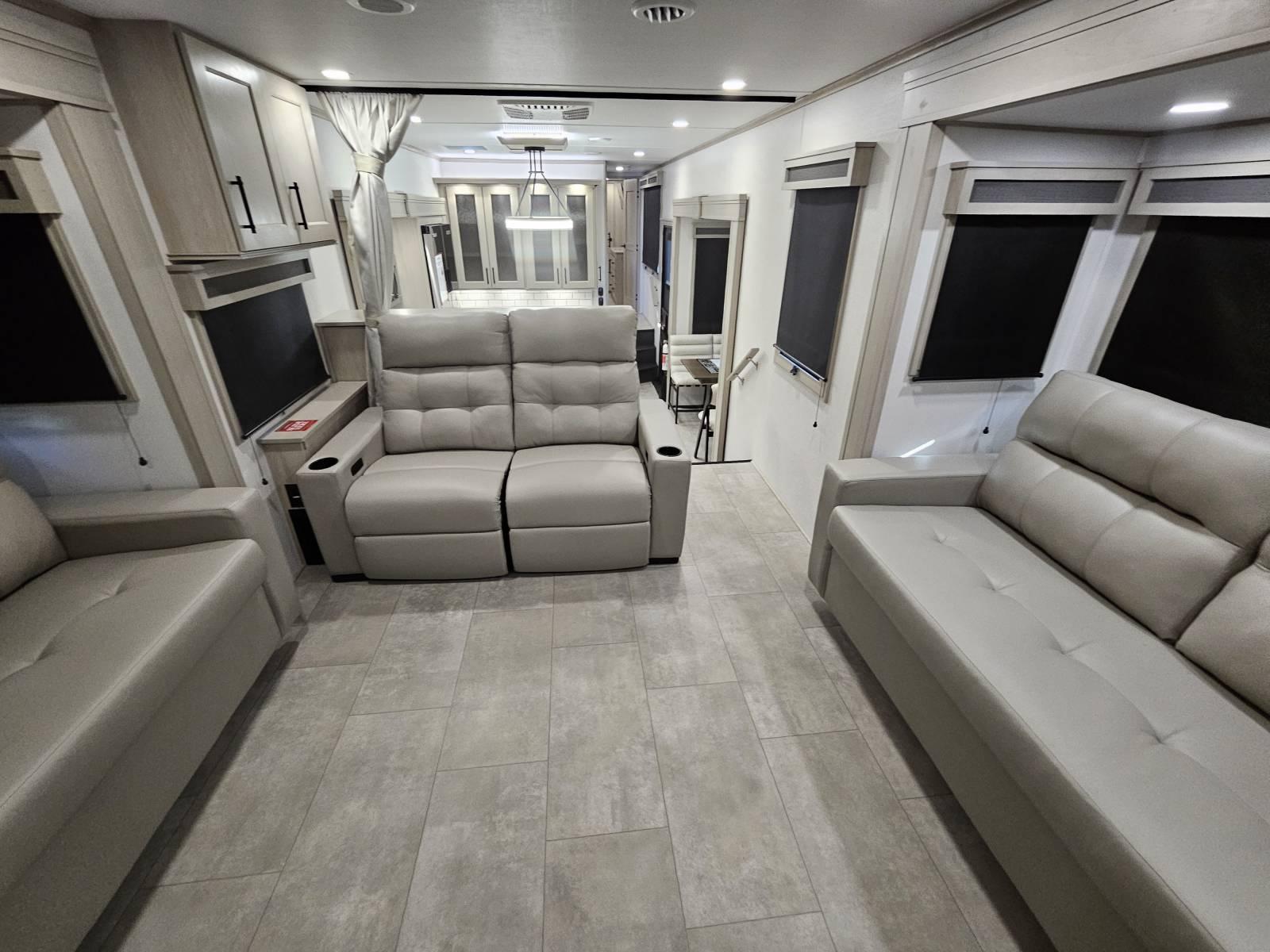 2026 Grand Design 2026 Grand Design Solitude - thumbnail 5