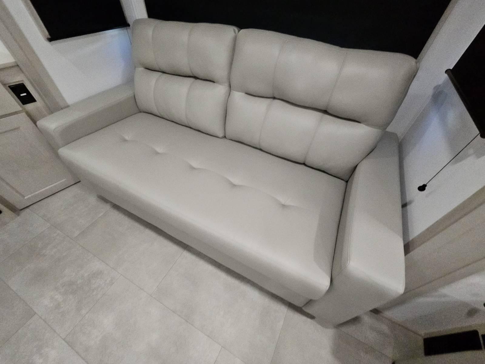 2026 Grand Design 2026 Grand Design Solitude - thumbnail 7