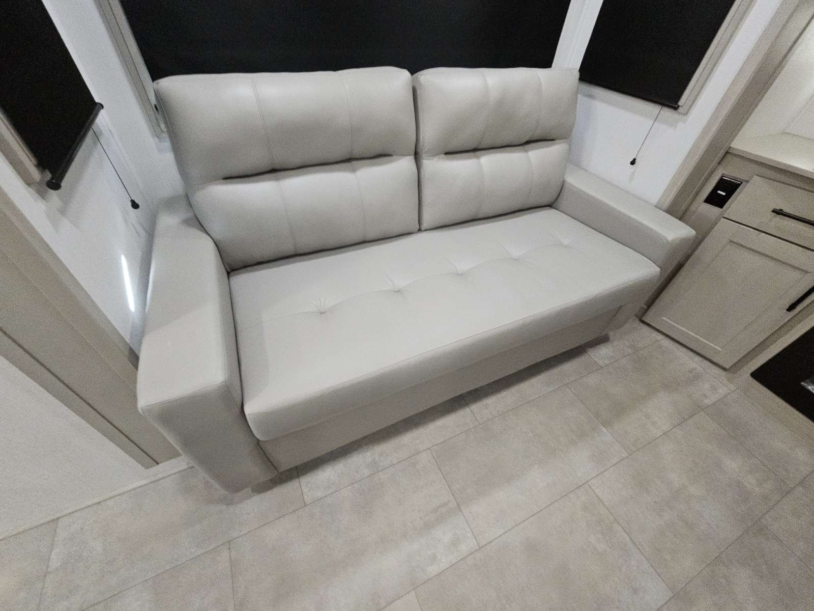 2026 Grand Design 2026 Grand Design Solitude - thumbnail 8