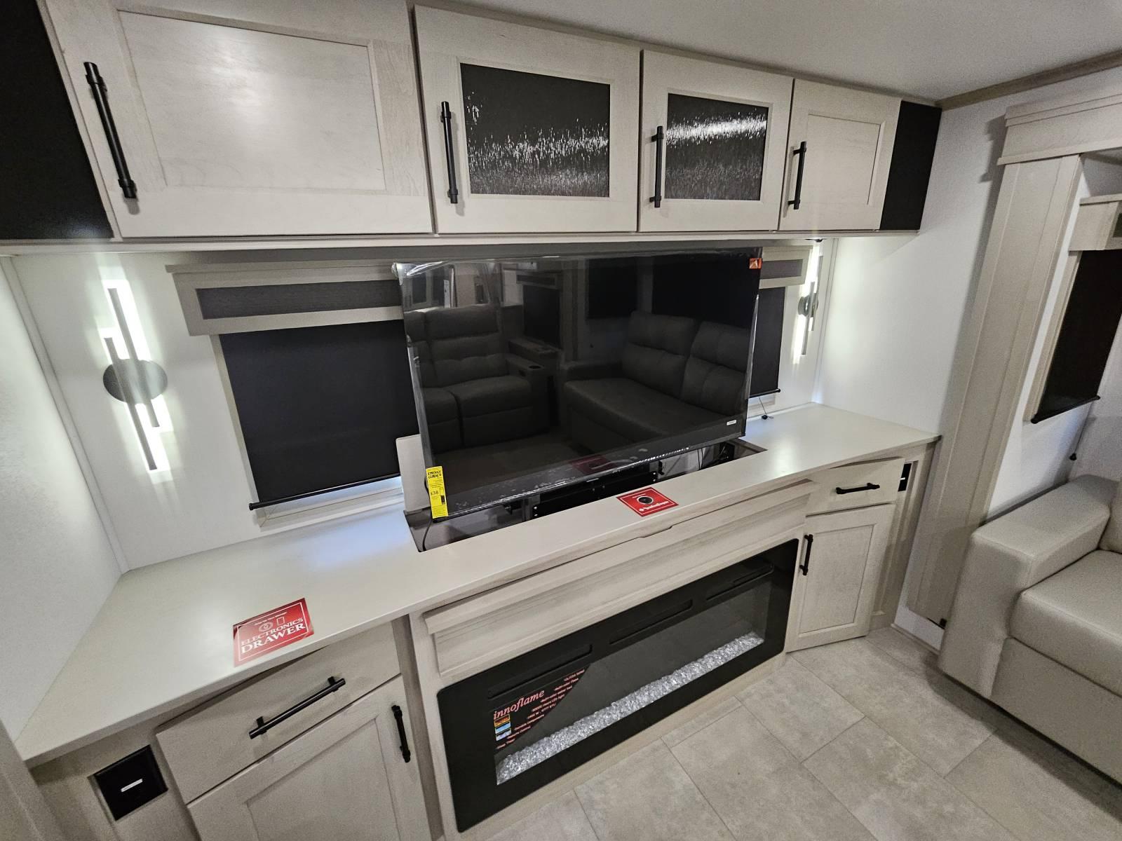 2026 Grand Design 2026 Grand Design Solitude - thumbnail 10