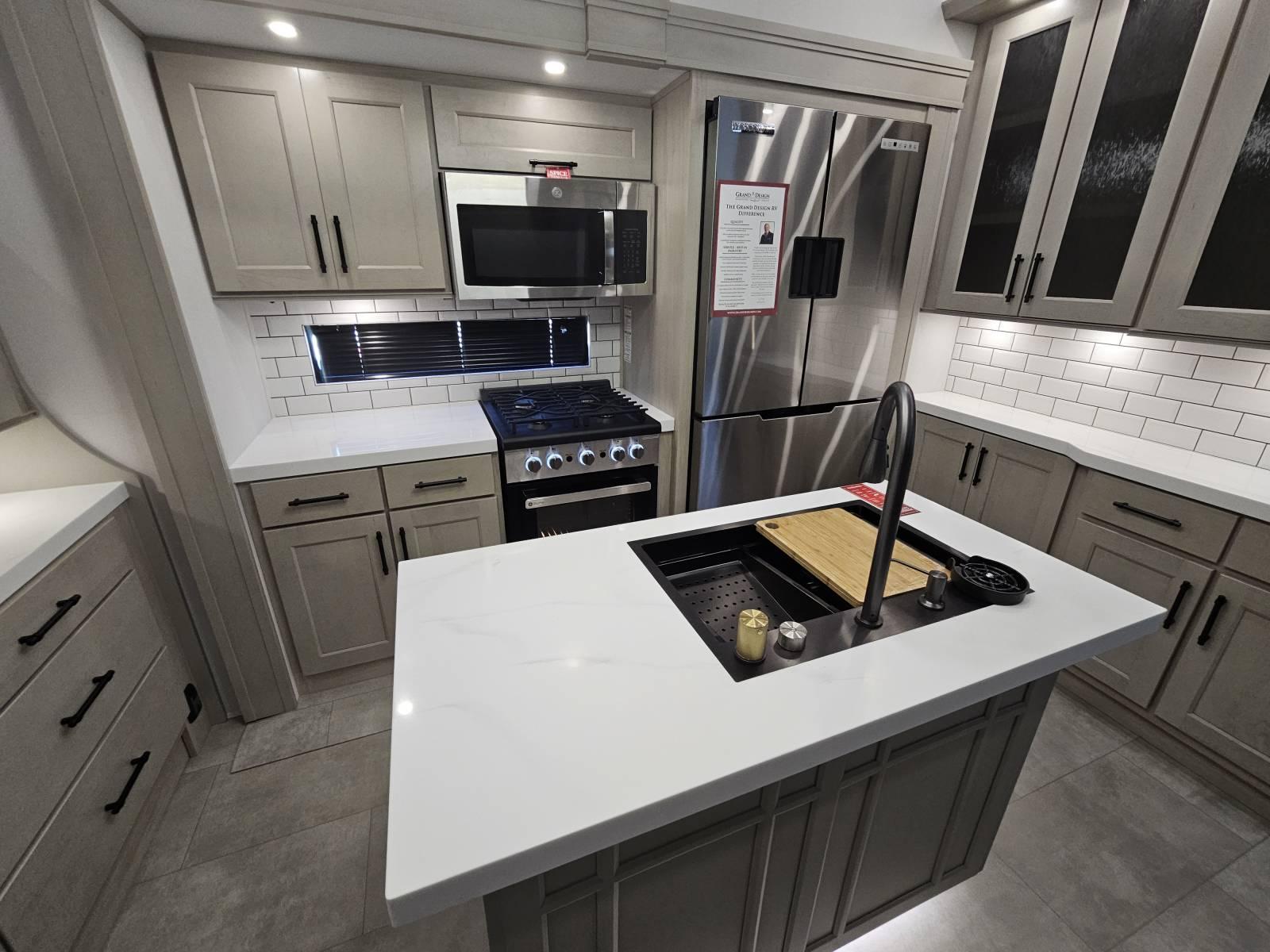 2026 Grand Design 2026 Grand Design Solitude - thumbnail 12