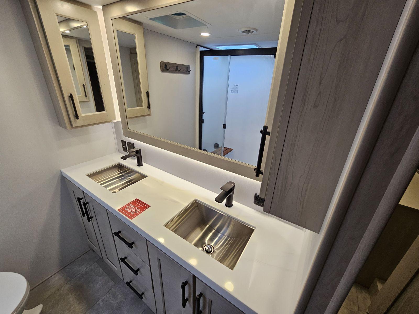 2026 Grand Design 2026 Grand Design Solitude - thumbnail 25