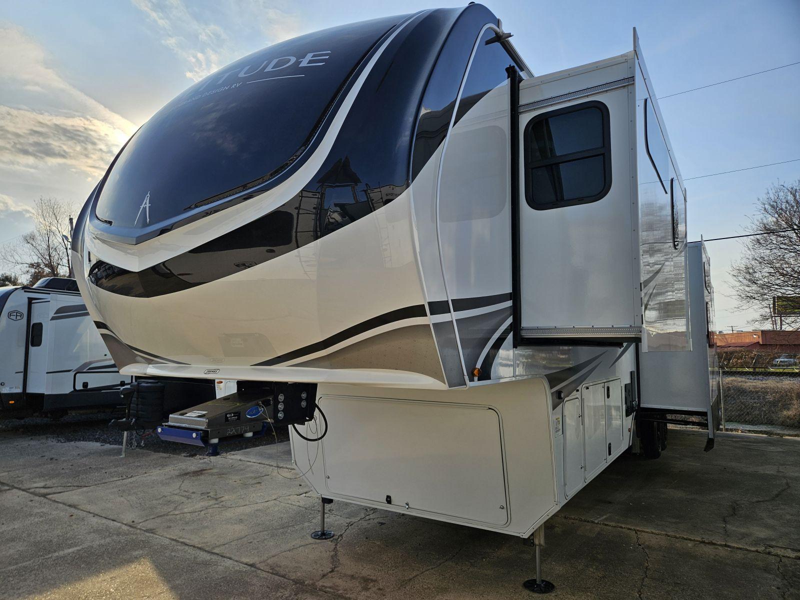 2026 Grand Design 2026 Grand Design Solitude - thumbnail 3