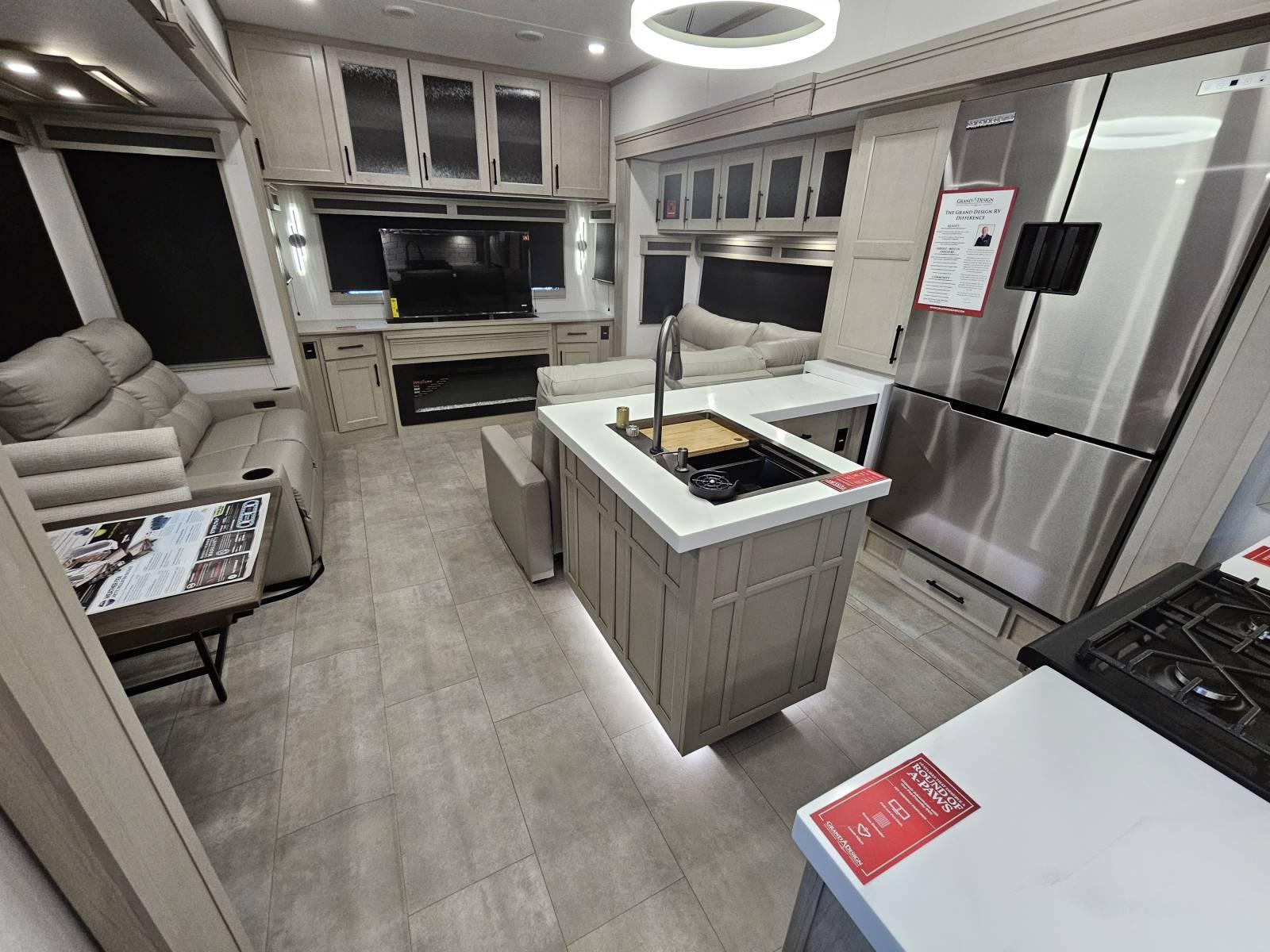 2026 Grand Design 2026 Grand Design Solitude - thumbnail 4