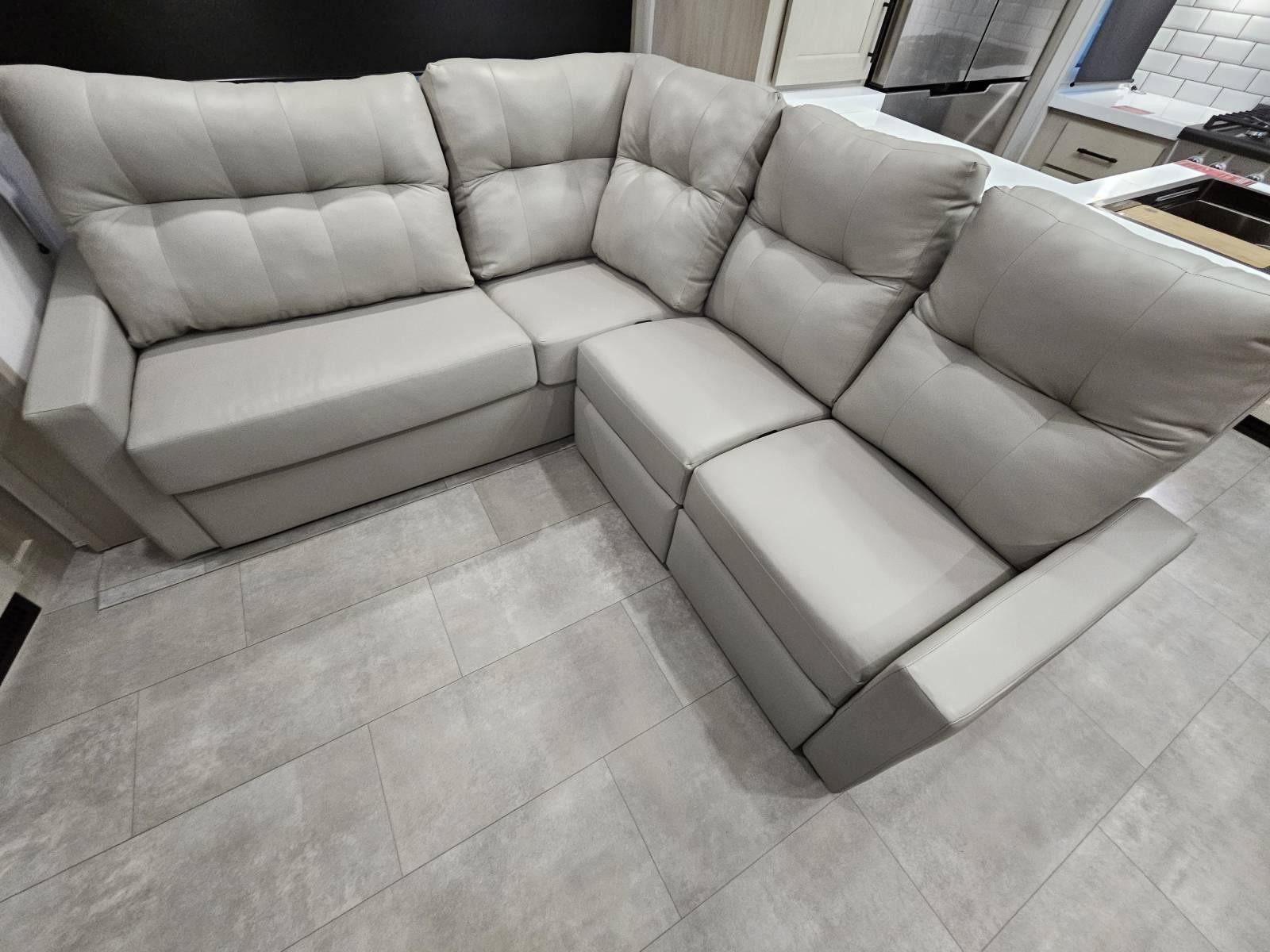 2026 Grand Design 2026 Grand Design Solitude - thumbnail 8