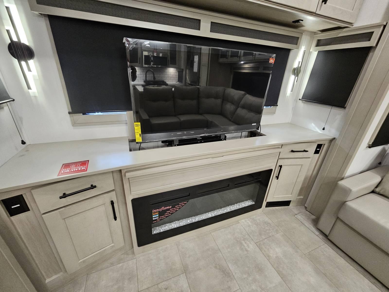 2026 Grand Design 2026 Grand Design Solitude - thumbnail 9