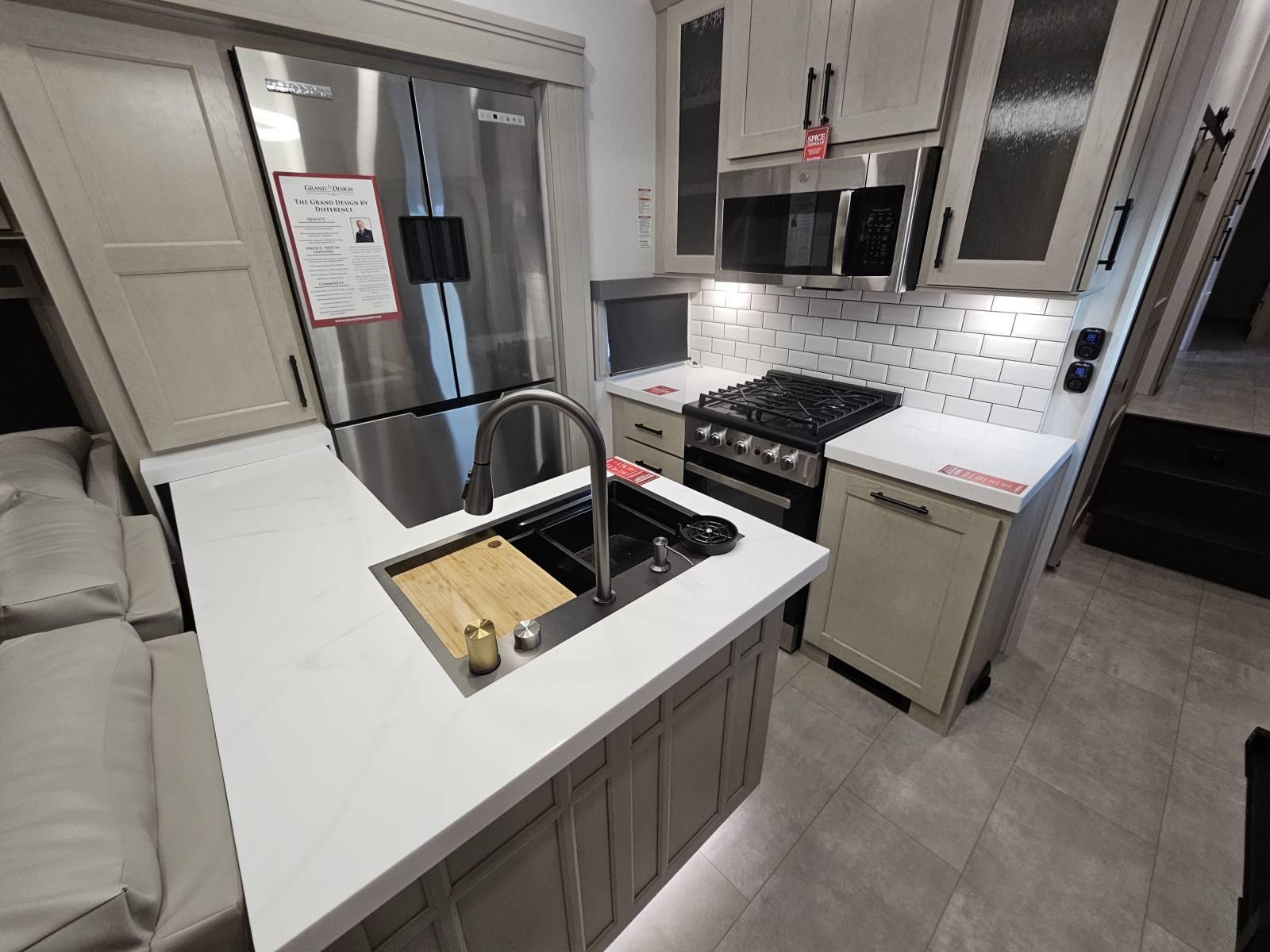 2026 Grand Design 2026 Grand Design Solitude - thumbnail 10