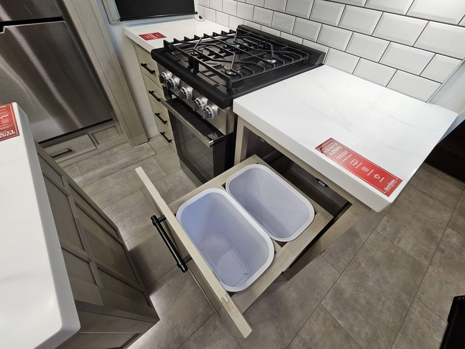 2026 Grand Design 2026 Grand Design Solitude - thumbnail 15