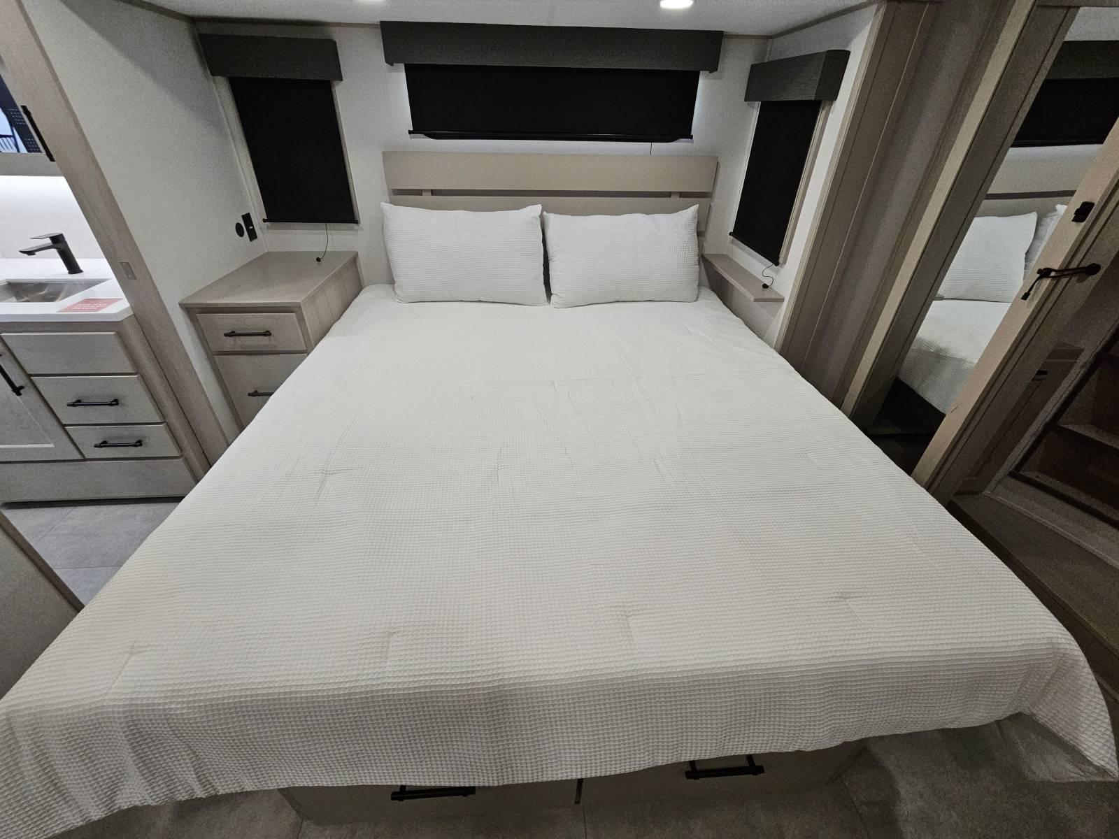 2026 Grand Design 2026 Grand Design Solitude - thumbnail 18