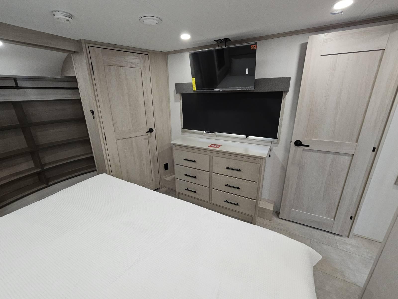 2026 Grand Design 2026 Grand Design Solitude - thumbnail 19