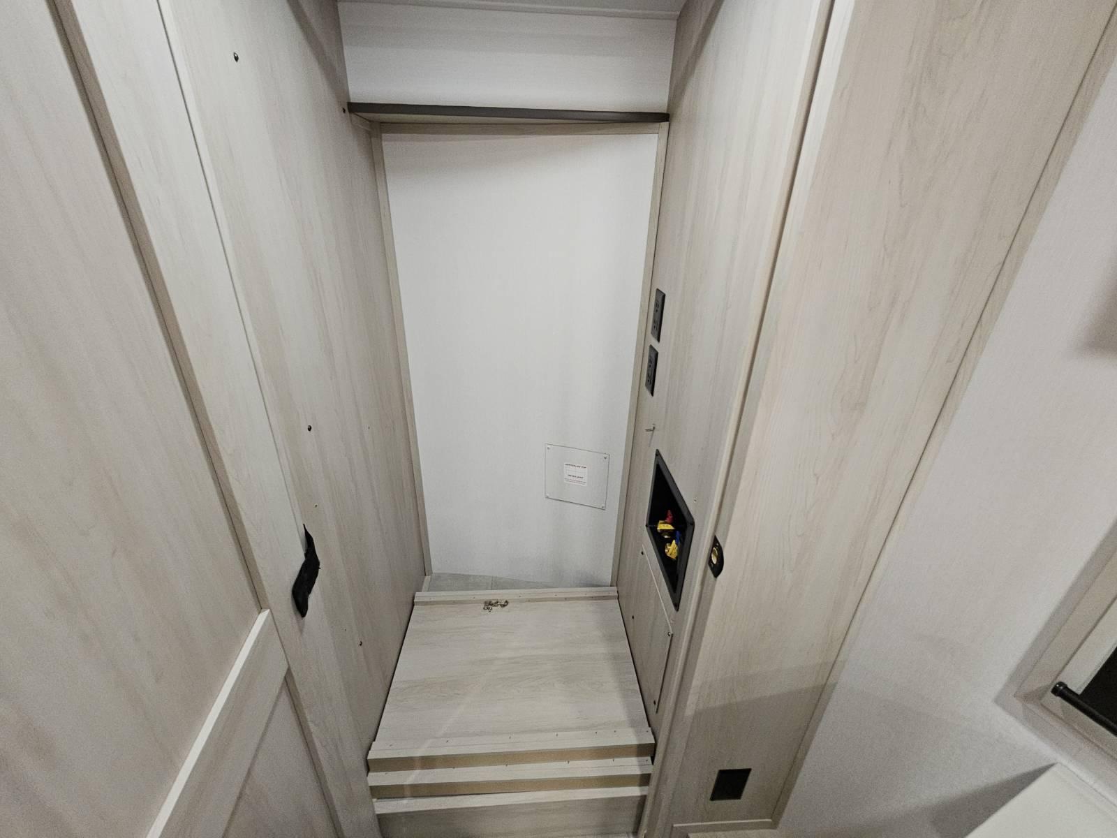 2026 Grand Design 2026 Grand Design Solitude - thumbnail 23