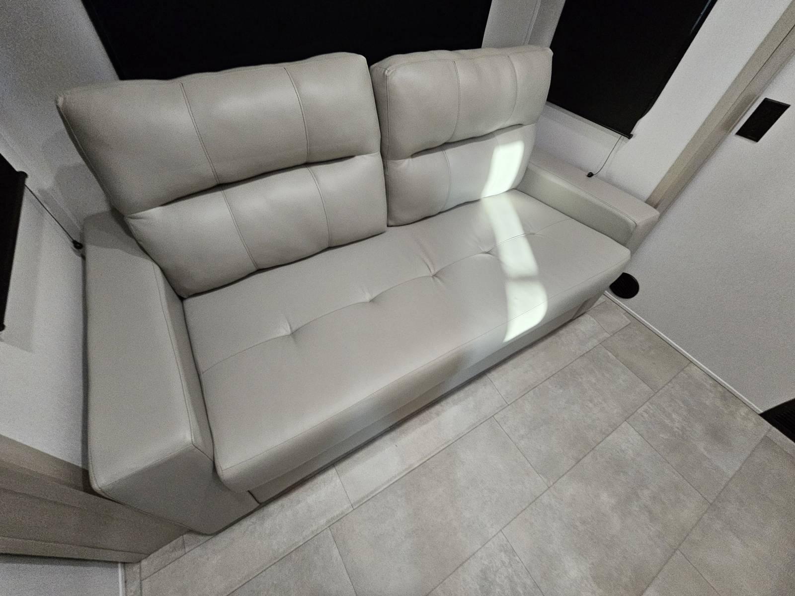 2026 Grand Design 2026 Grand Design Solitude - thumbnail 26