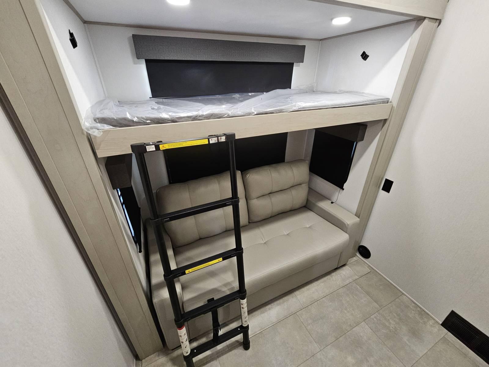 2026 Grand Design 2026 Grand Design Solitude - thumbnail 27