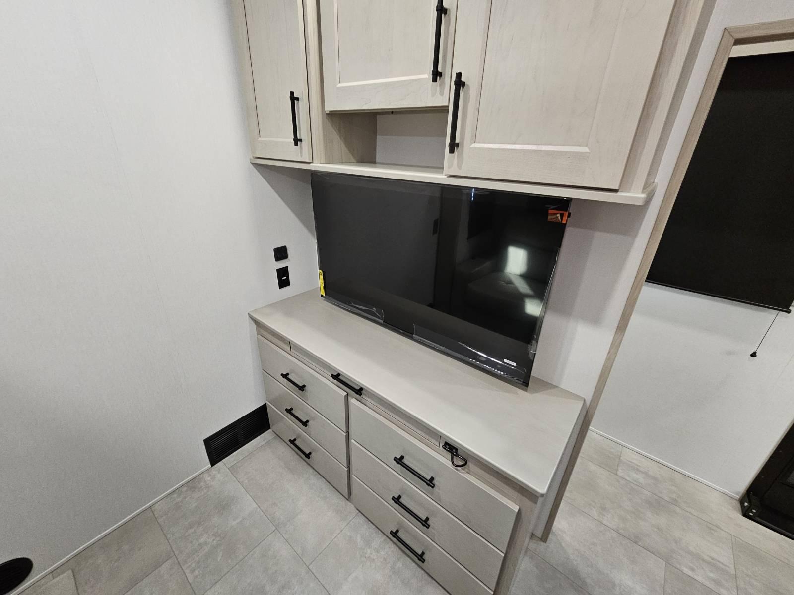 2026 Grand Design 2026 Grand Design Solitude - thumbnail 28