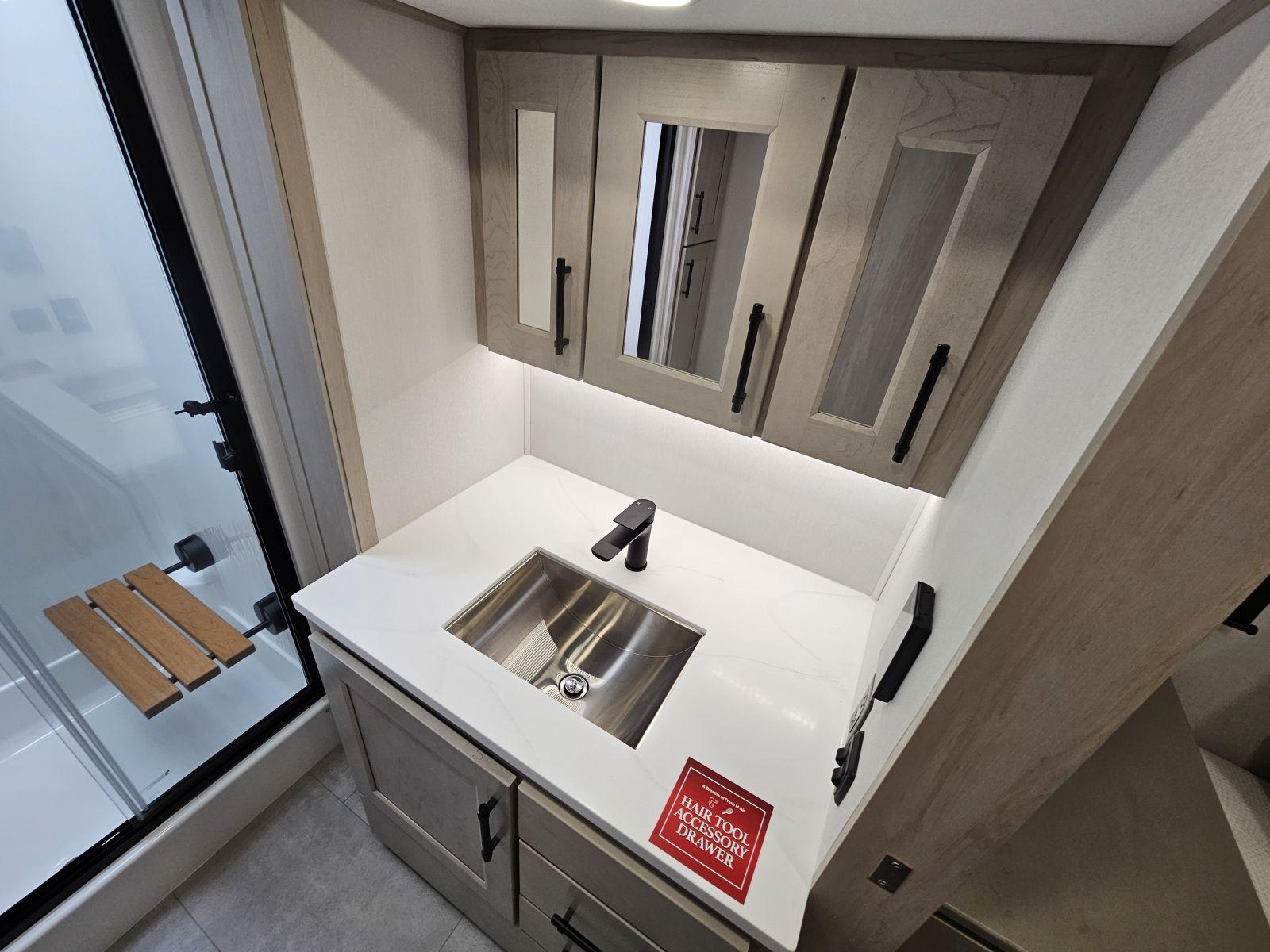 2026 Grand Design 2026 Grand Design Solitude - thumbnail 31