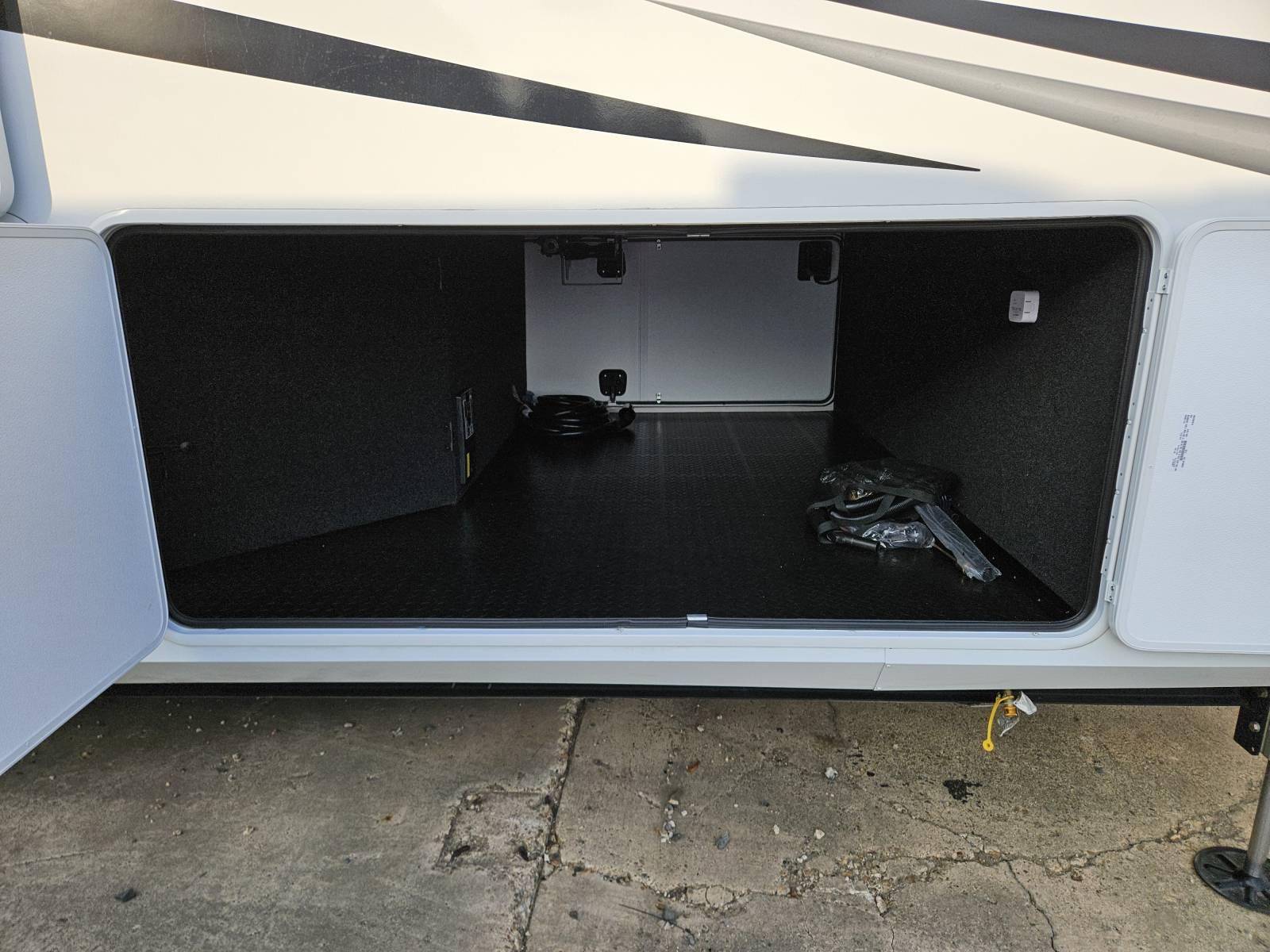 2026 Grand Design 2026 Grand Design Solitude - thumbnail 34