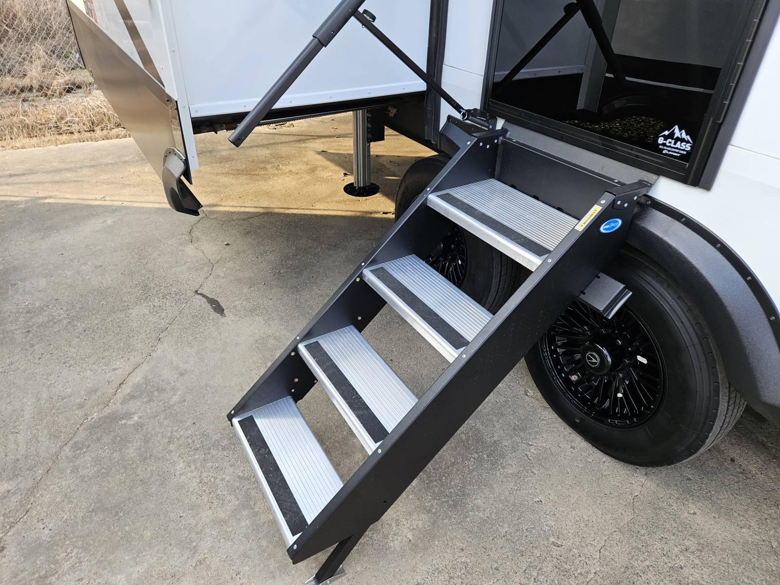 2026 Grand Design 2026 Grand Design Solitude - thumbnail 36