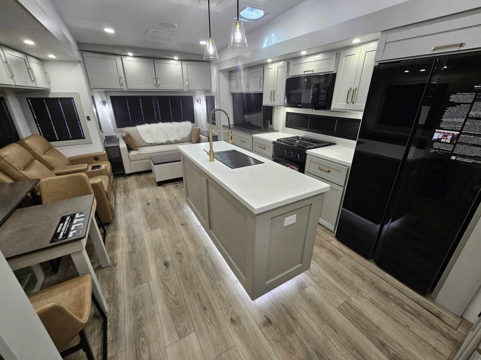 2026 Brinkley 2026 Brinkley Model Z - thumbnail 4