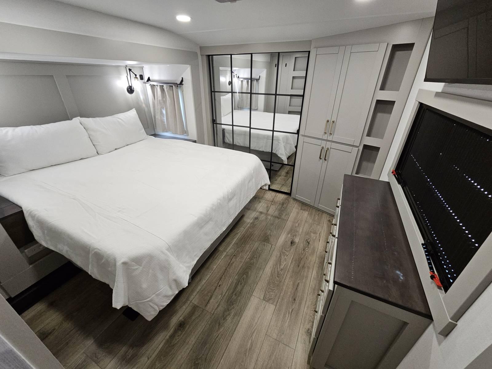 2026 Brinkley 2026 Brinkley Model Z - thumbnail 18