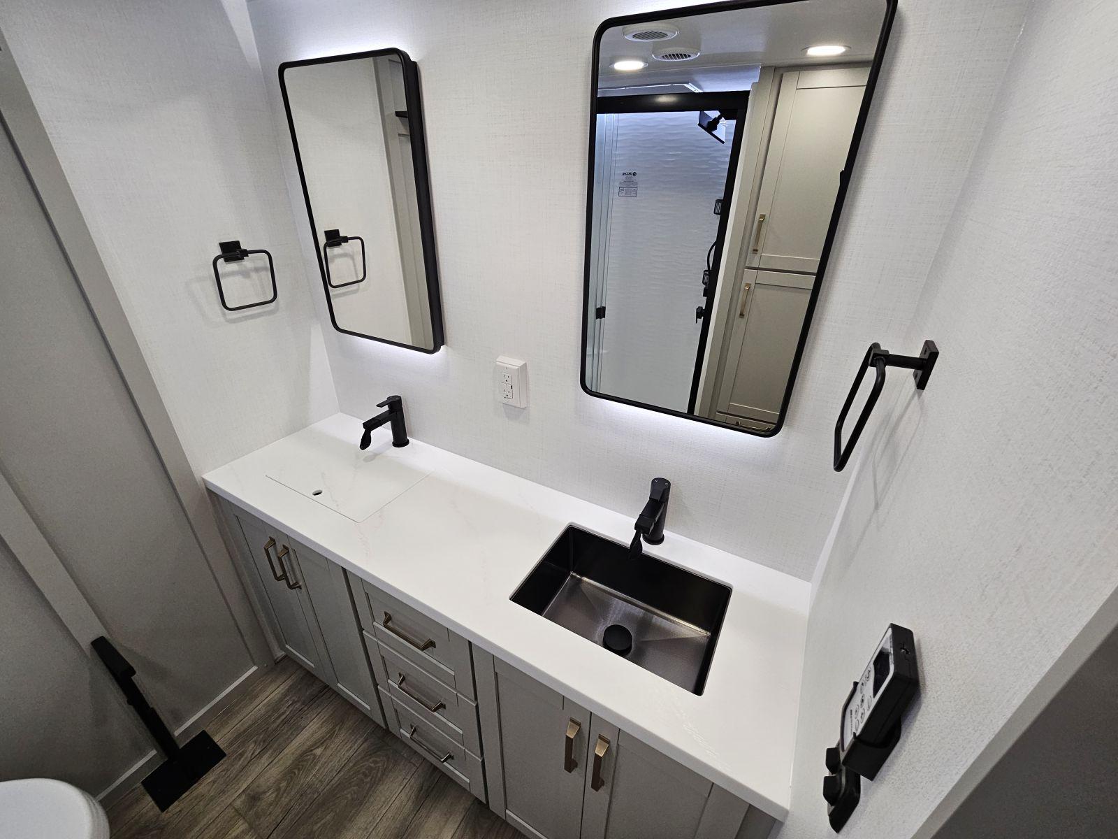 2026 Brinkley 2026 Brinkley Model Z - thumbnail 24