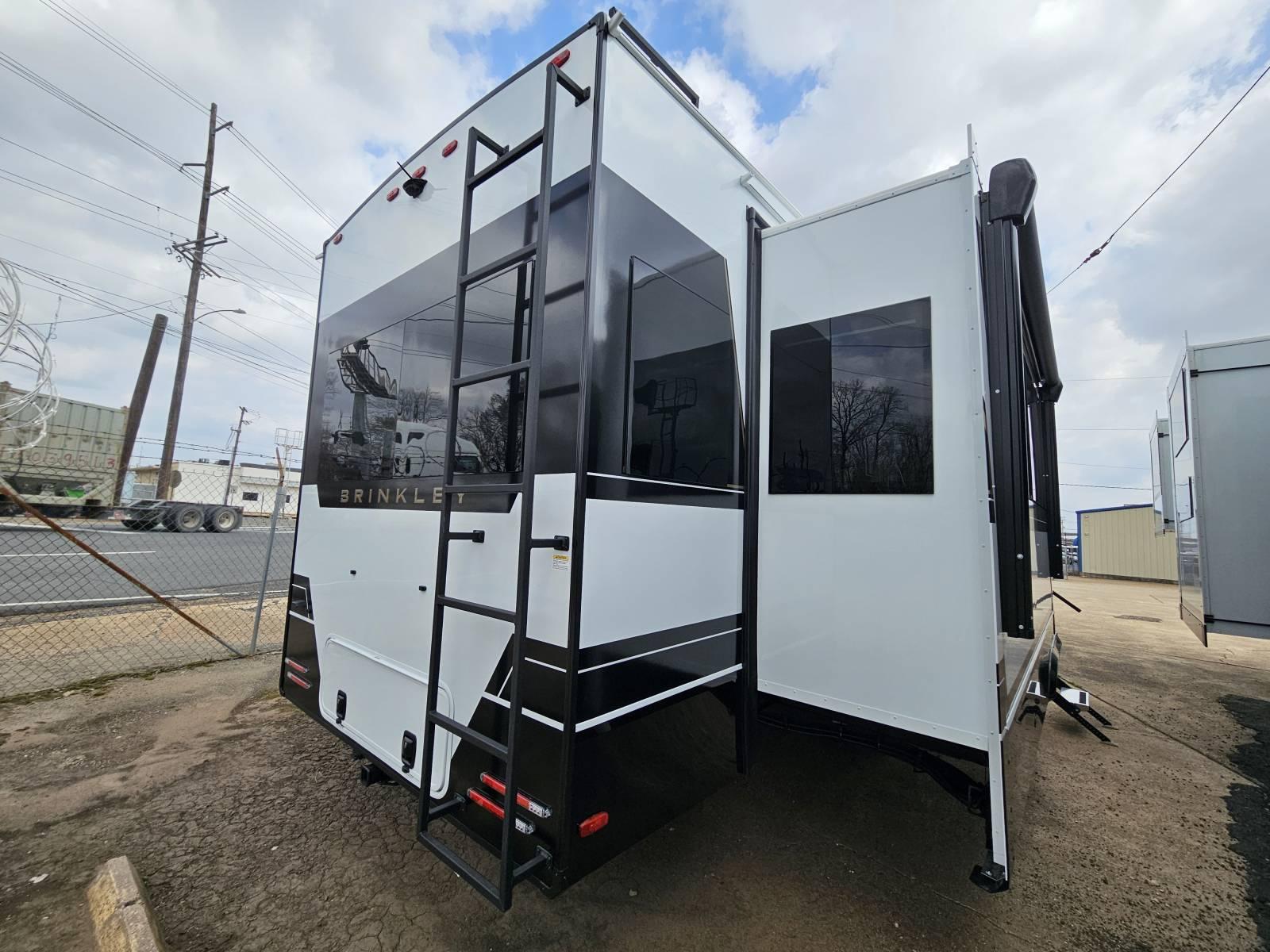 2026 Brinkley 2026 Brinkley Model Z - thumbnail 37