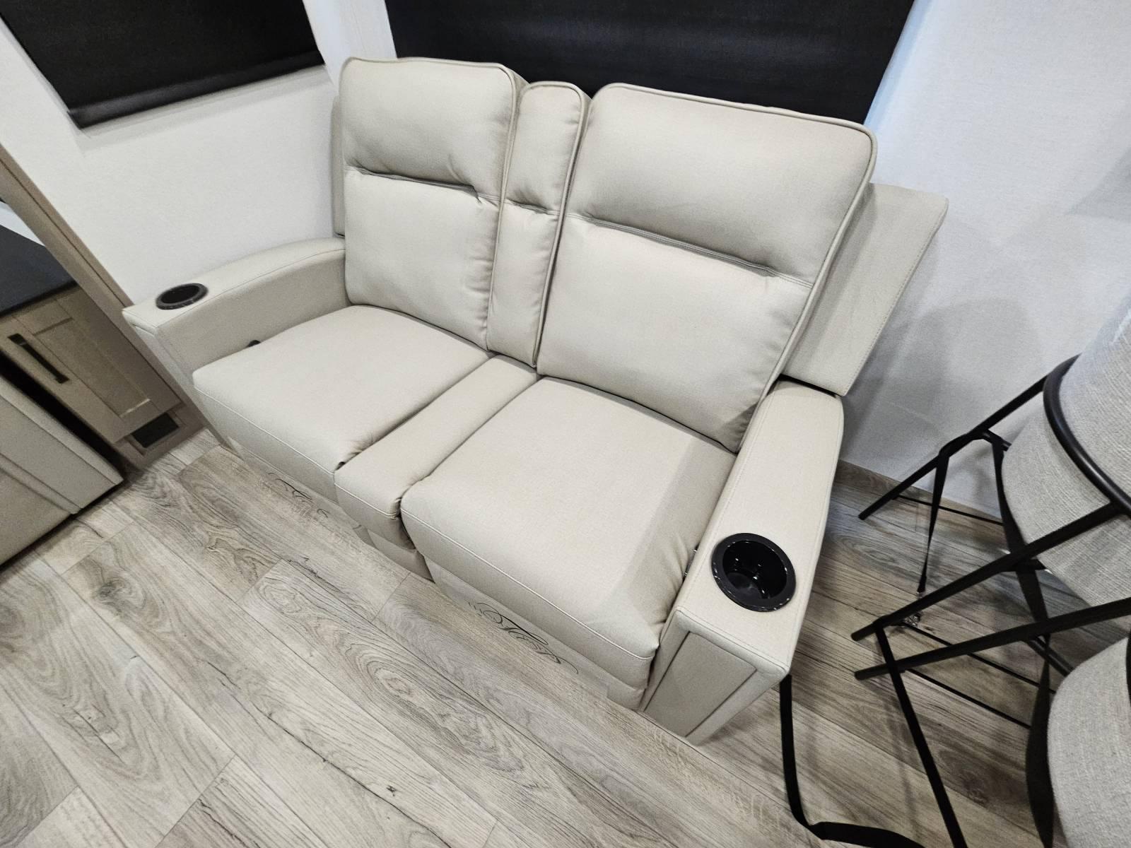 2026 Grand Design 2026 Grand Design Reflection 100 Series - thumbnail 7