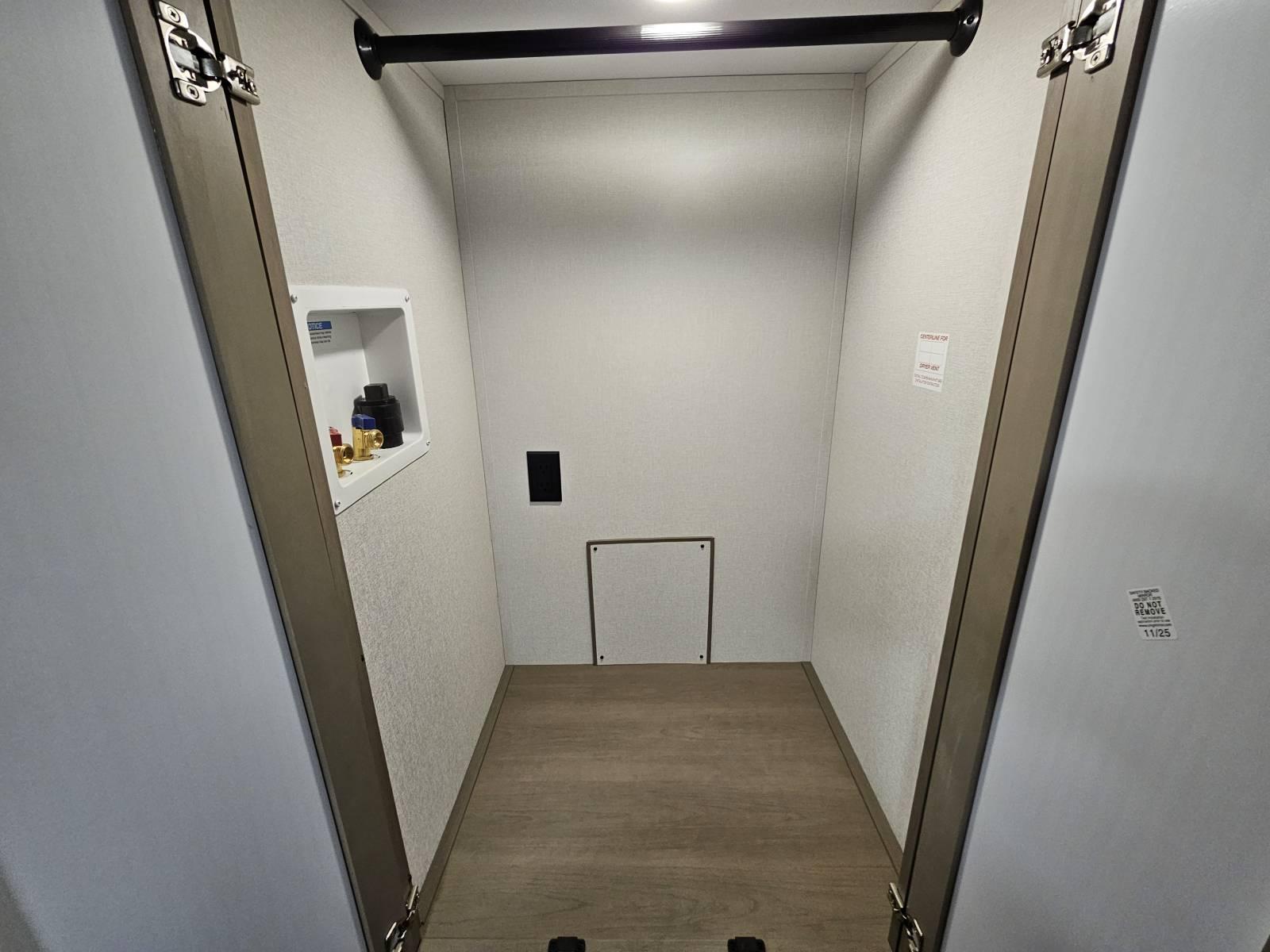 2026 Grand Design 2026 Grand Design Reflection 100 Series - thumbnail 17