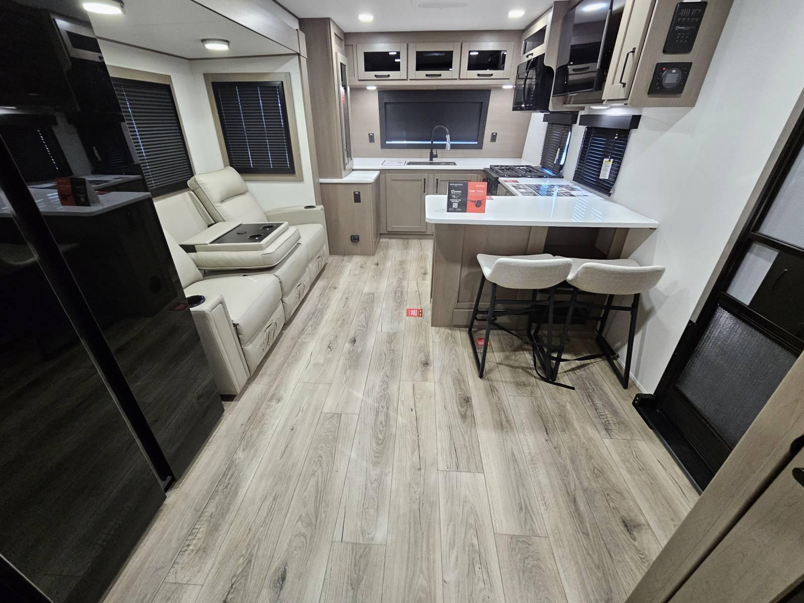 2026 Grand Design 2026 Grand Design Reflection - thumbnail 4