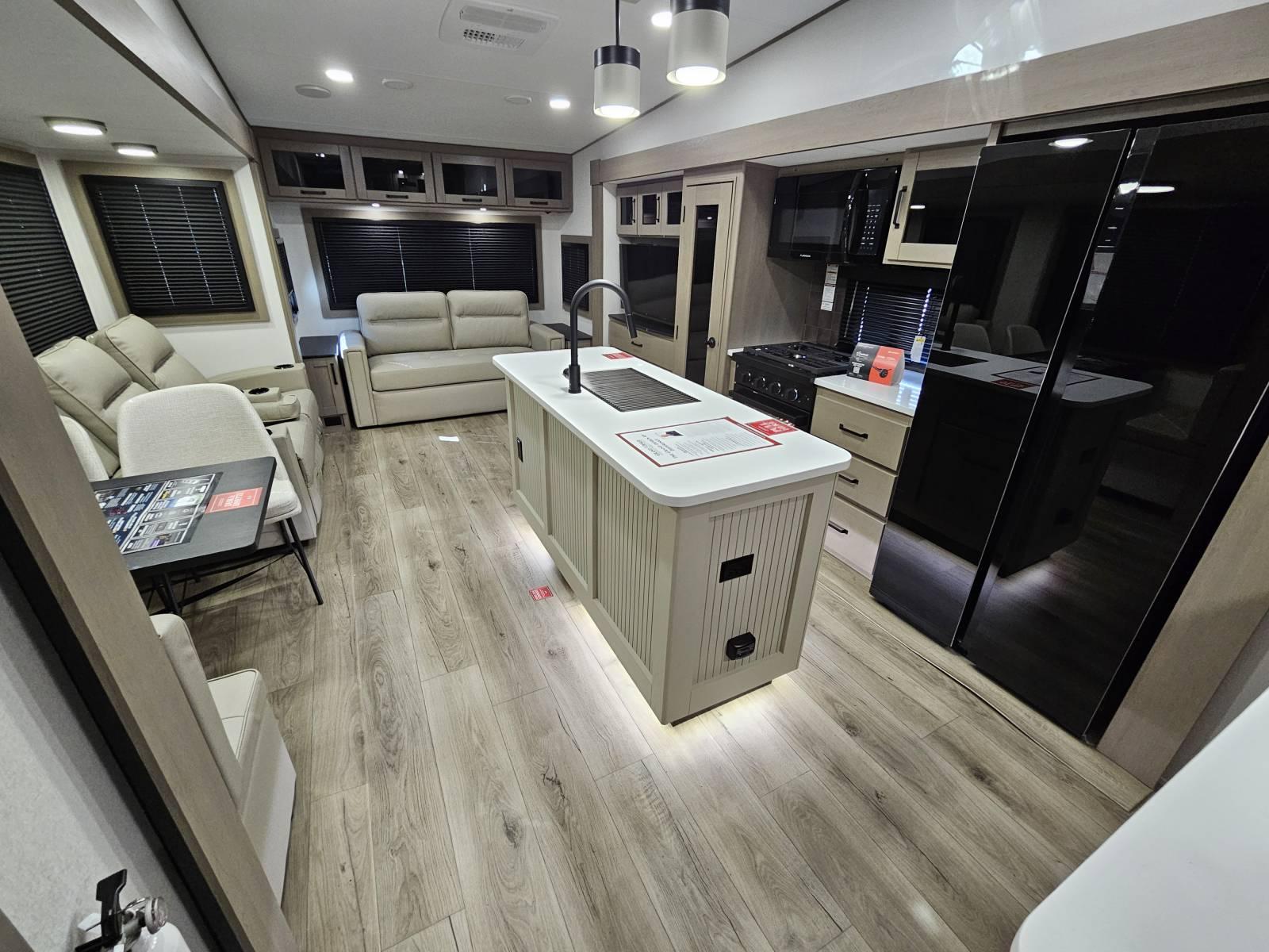 2026 Grand Design 2026 Grand Design Reflection - thumbnail 4