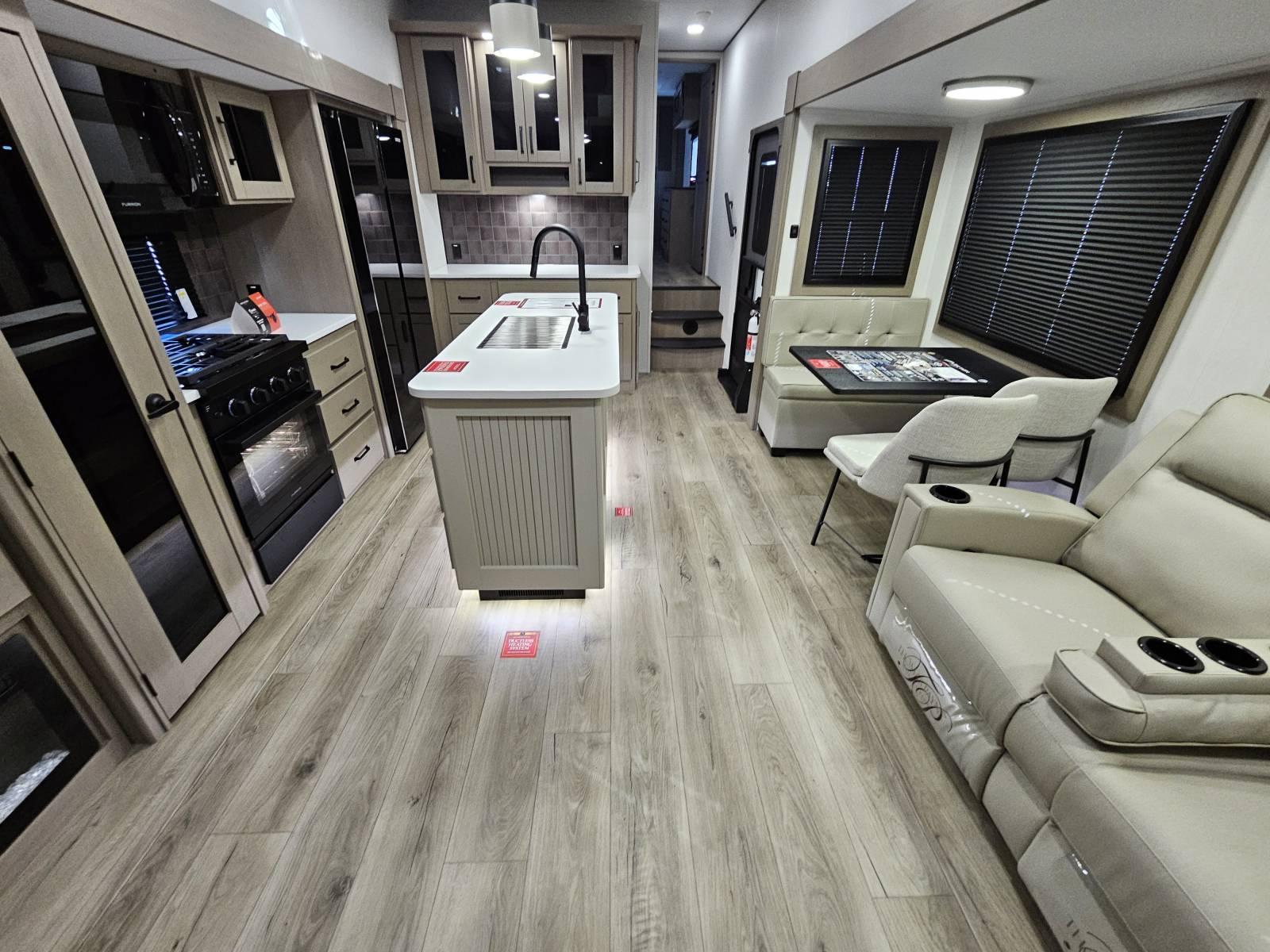 2026 Grand Design 2026 Grand Design Reflection - thumbnail 5