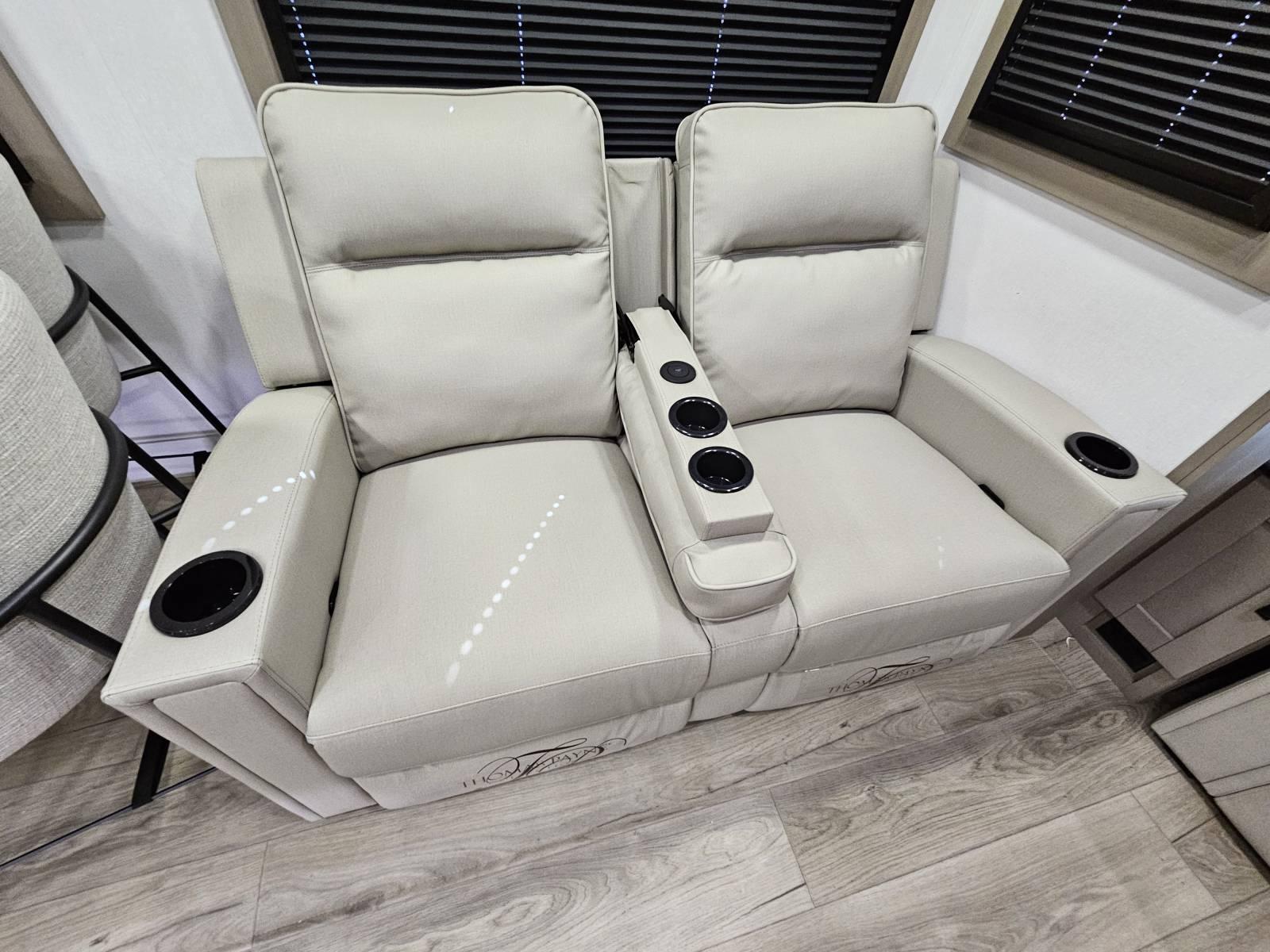 2026 Grand Design 2026 Grand Design Reflection - thumbnail 7