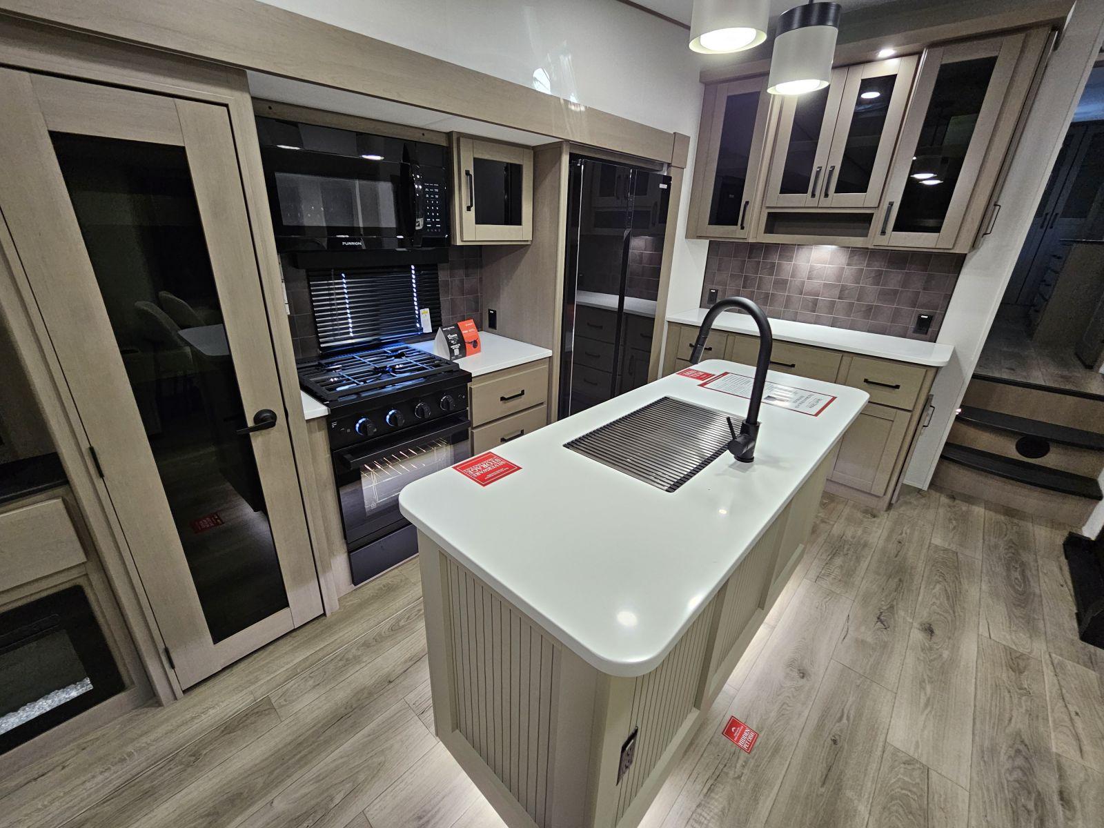 2026 Grand Design 2026 Grand Design Reflection - thumbnail 9