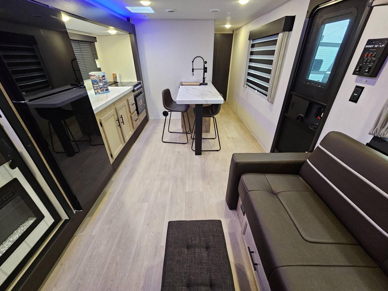 2026 Forest River 2026 Forest River Cherokee Grey Wolf - thumbnail 4