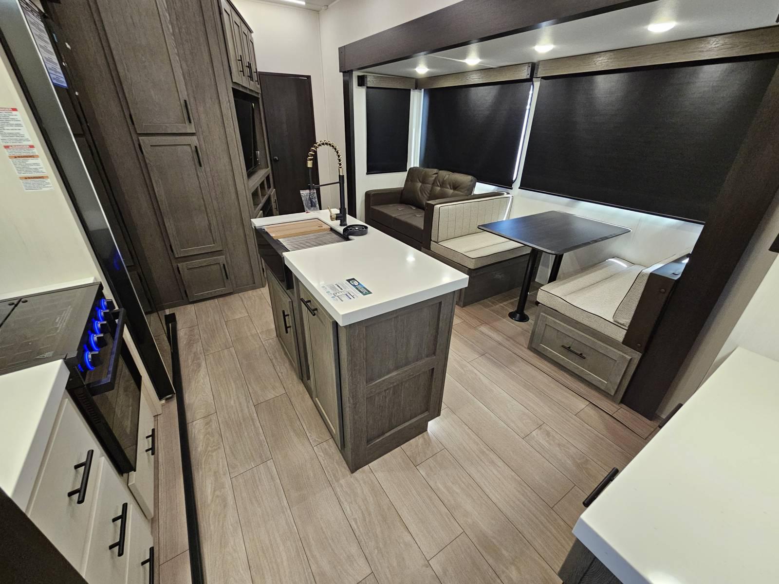 2026 Forest River 2026 Forest River Cherokee Arctic Wolf Suite - thumbnail 4