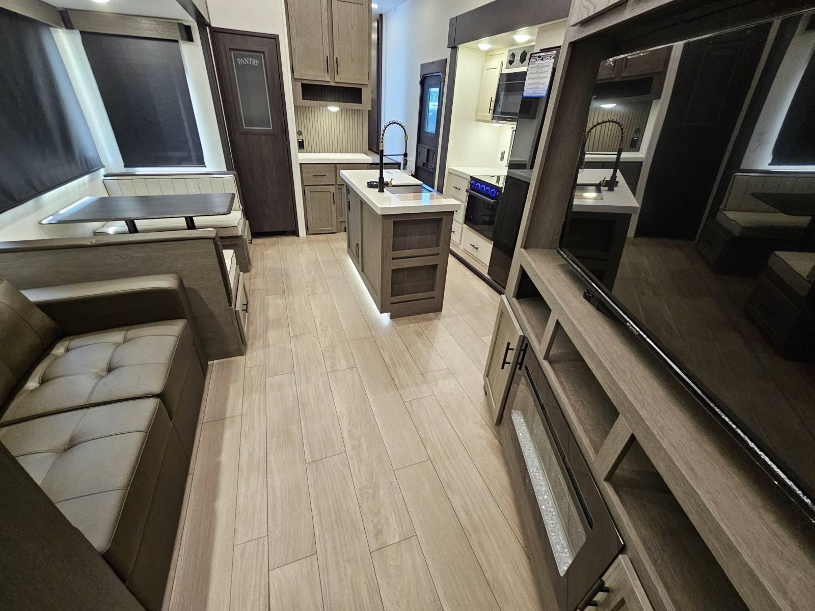 2026 Forest River 2026 Forest River Cherokee Arctic Wolf Suite - thumbnail 5