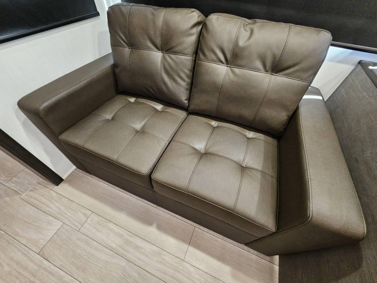 2026 Forest River 2026 Forest River Cherokee Arctic Wolf Suite - thumbnail 6