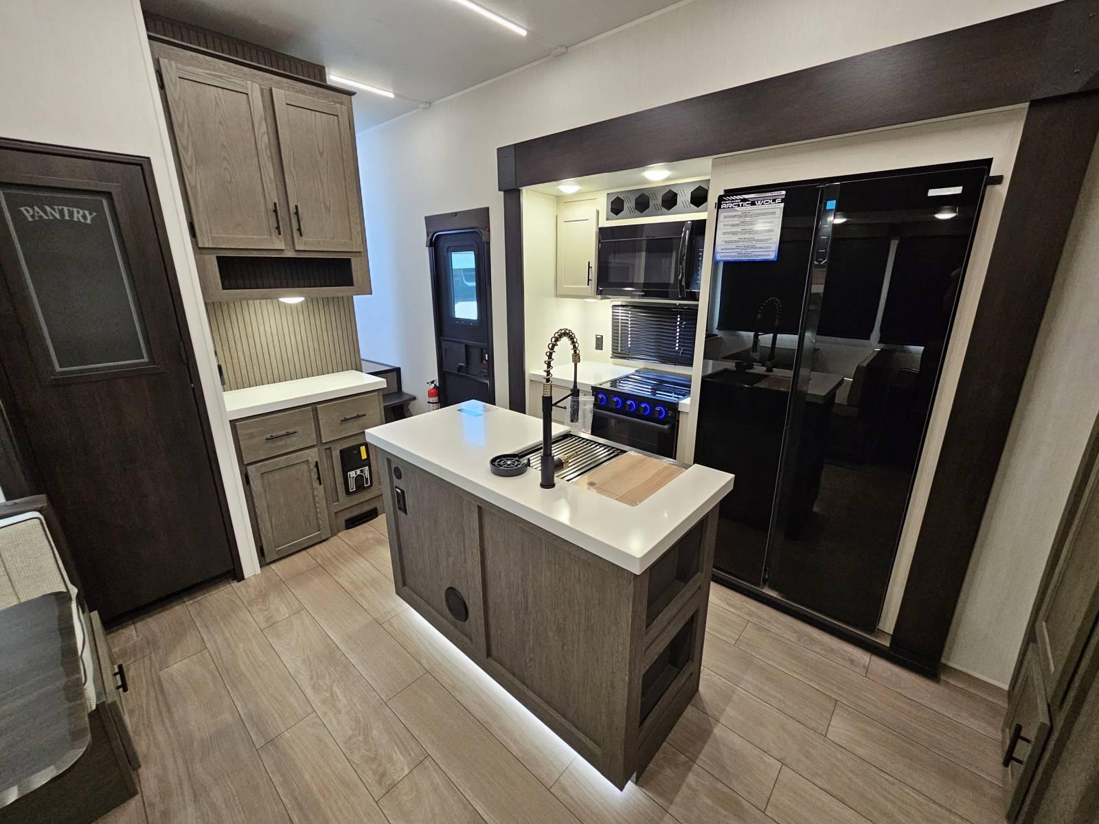 2026 Forest River 2026 Forest River Cherokee Arctic Wolf Suite - thumbnail 8