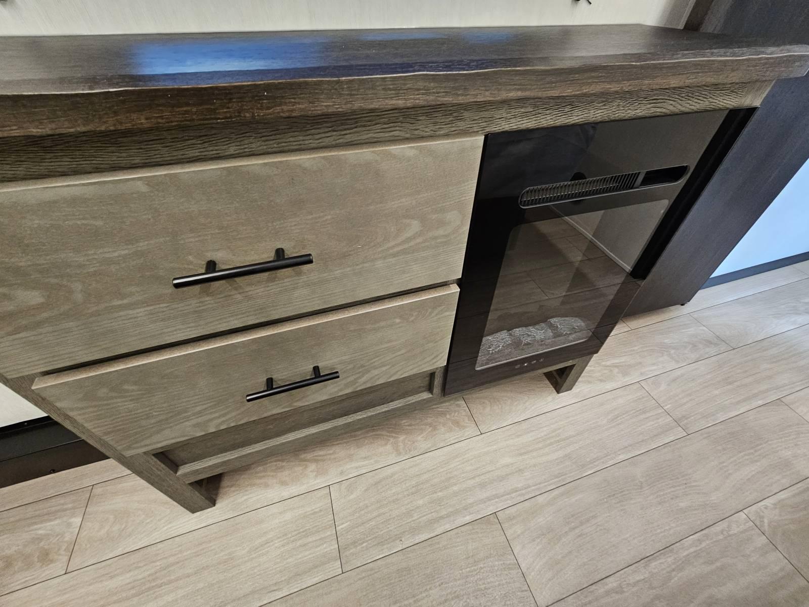 2026 Forest River 2026 Forest River Cherokee Arctic Wolf Suite - thumbnail 18