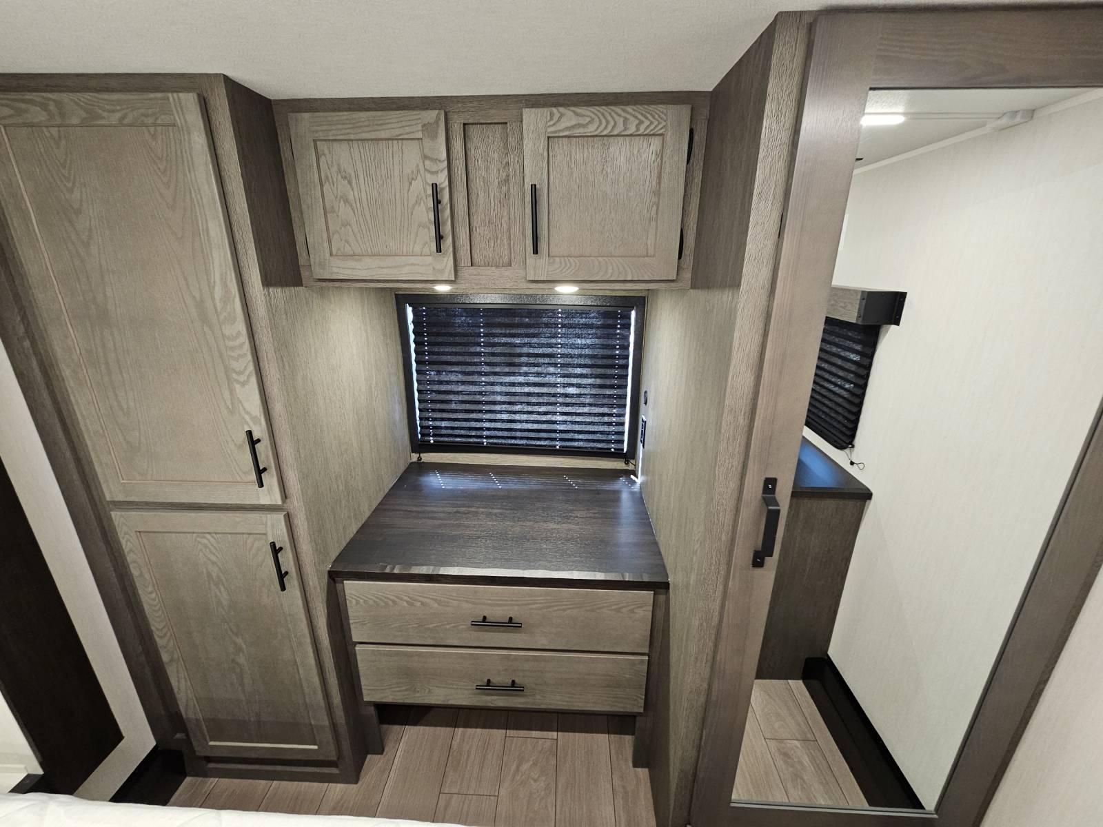 2026 Forest River 2026 Forest River Cherokee Arctic Wolf Suite - thumbnail 19