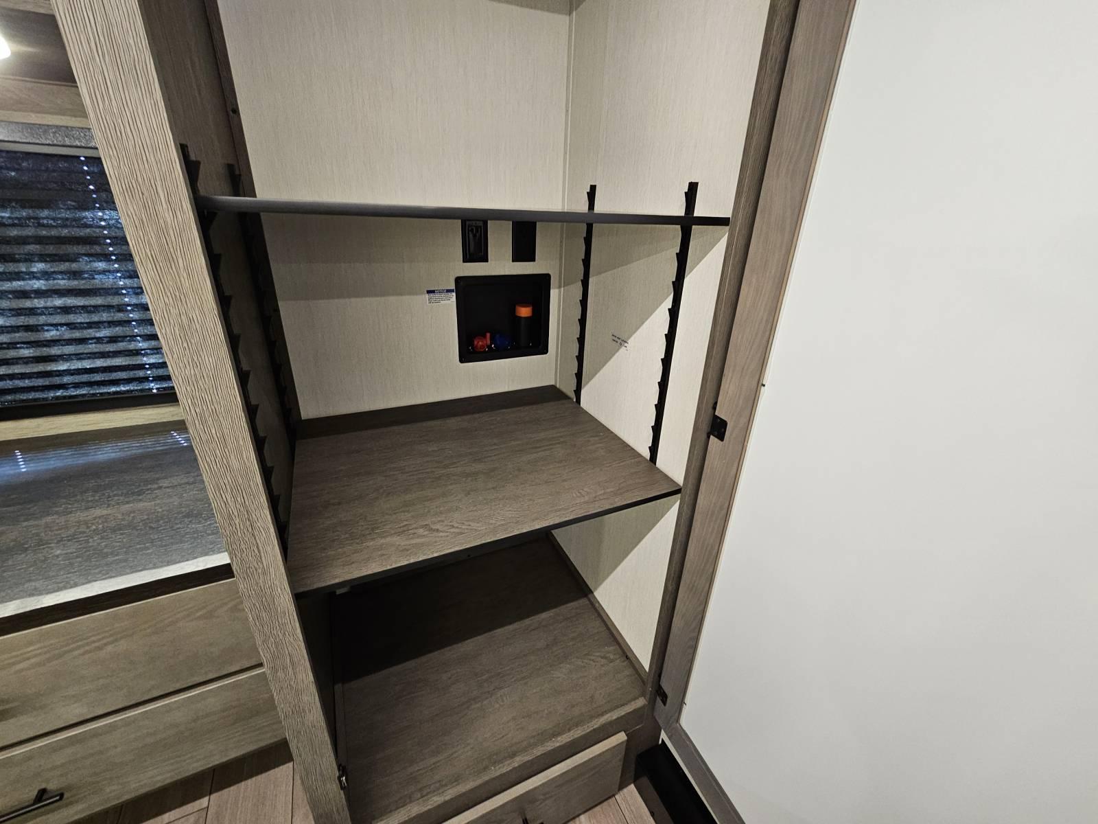 2026 Forest River 2026 Forest River Cherokee Arctic Wolf Suite - thumbnail 20