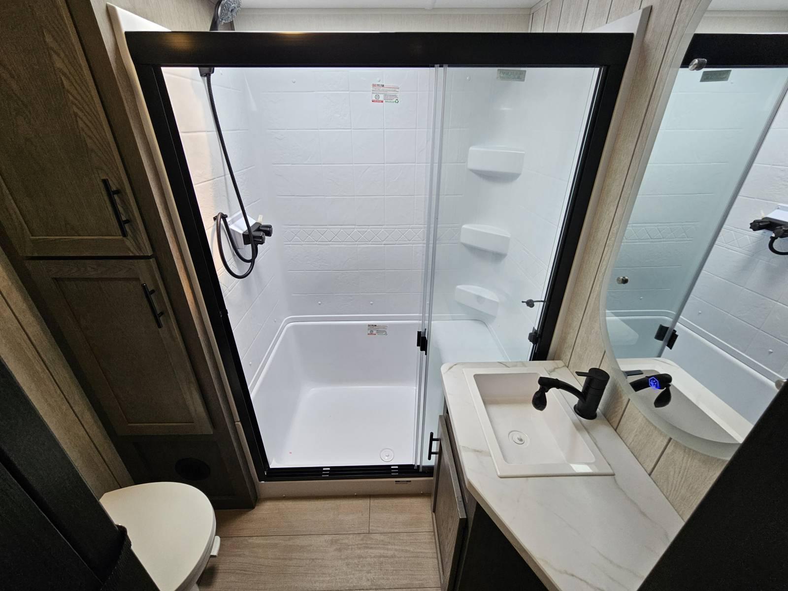 2026 Forest River 2026 Forest River Cherokee Arctic Wolf Suite - thumbnail 21